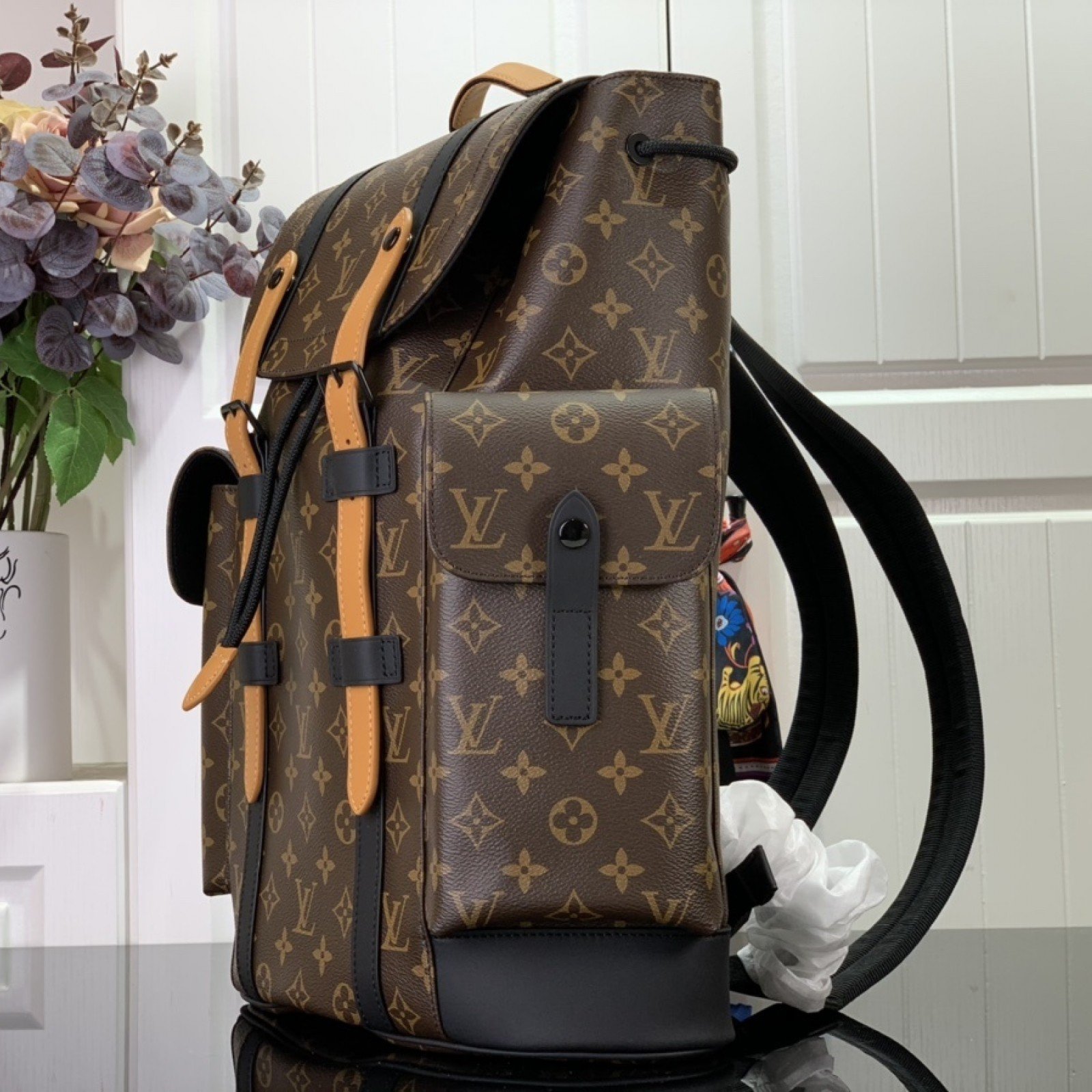 LV Bakcpack M46686