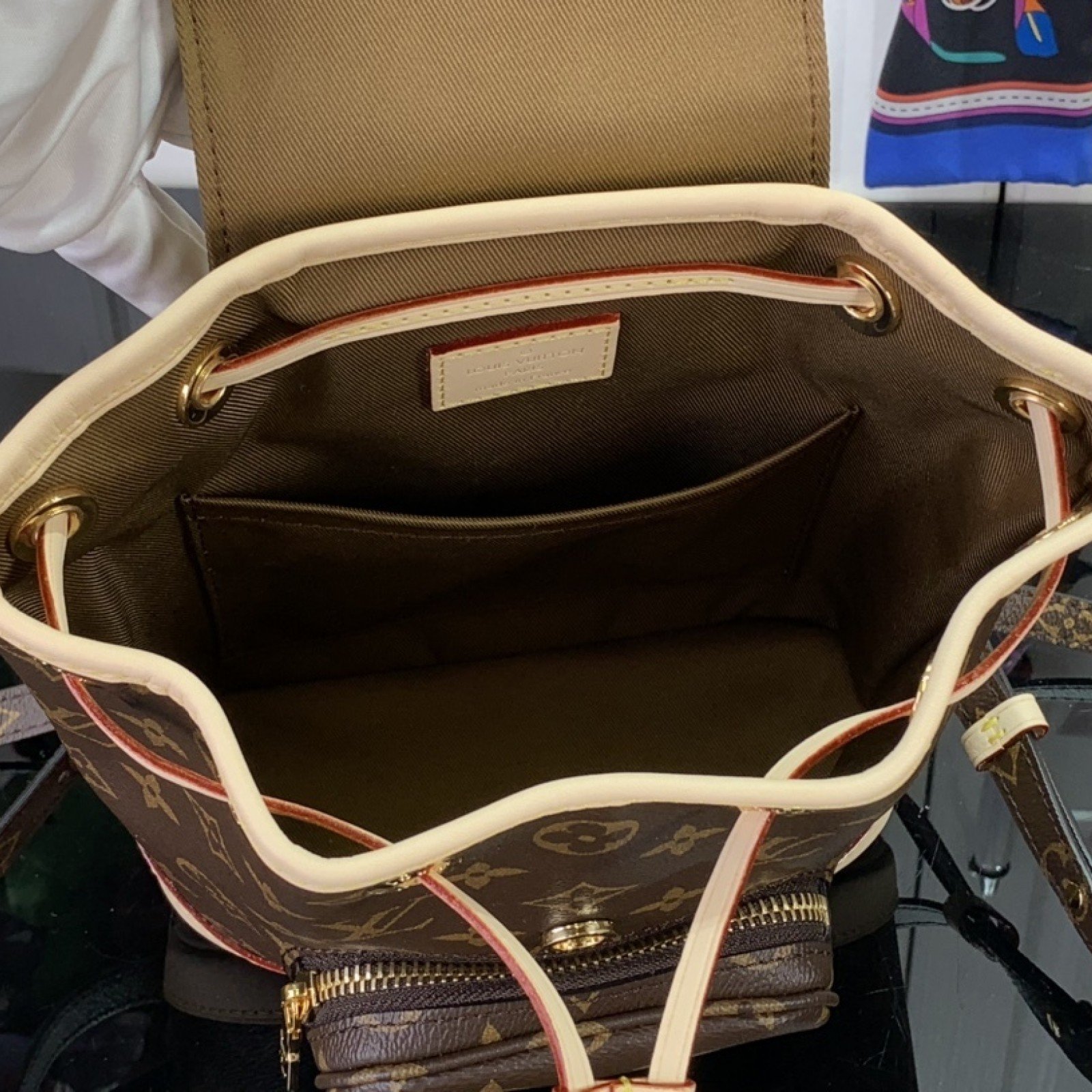 LV Bakcpack m11199