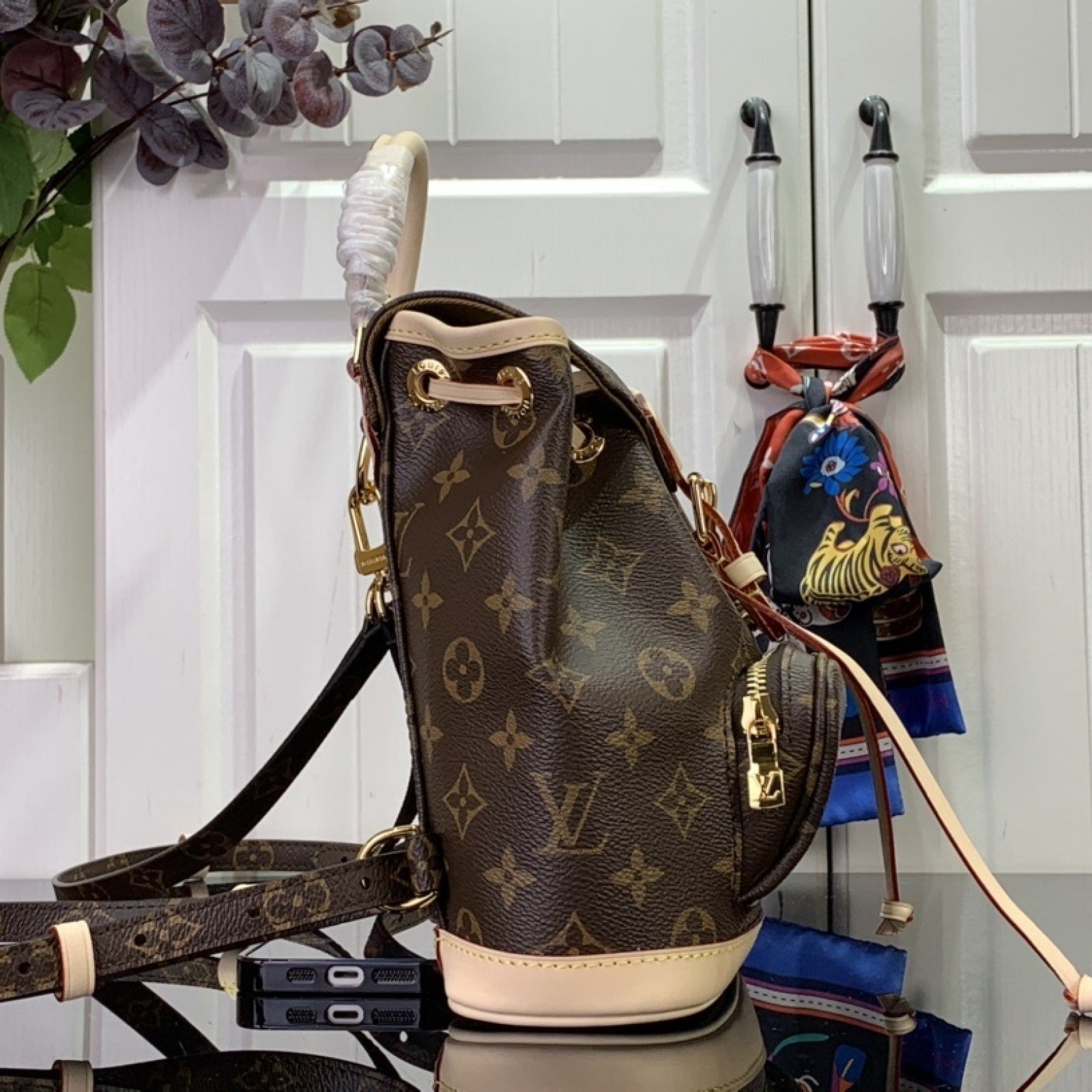 LV Bakcpack m11199