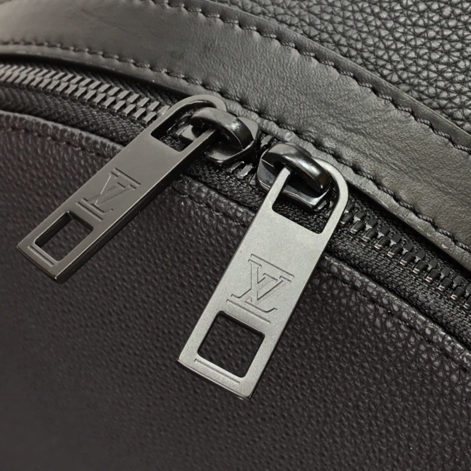 LV Bakcpack m57079