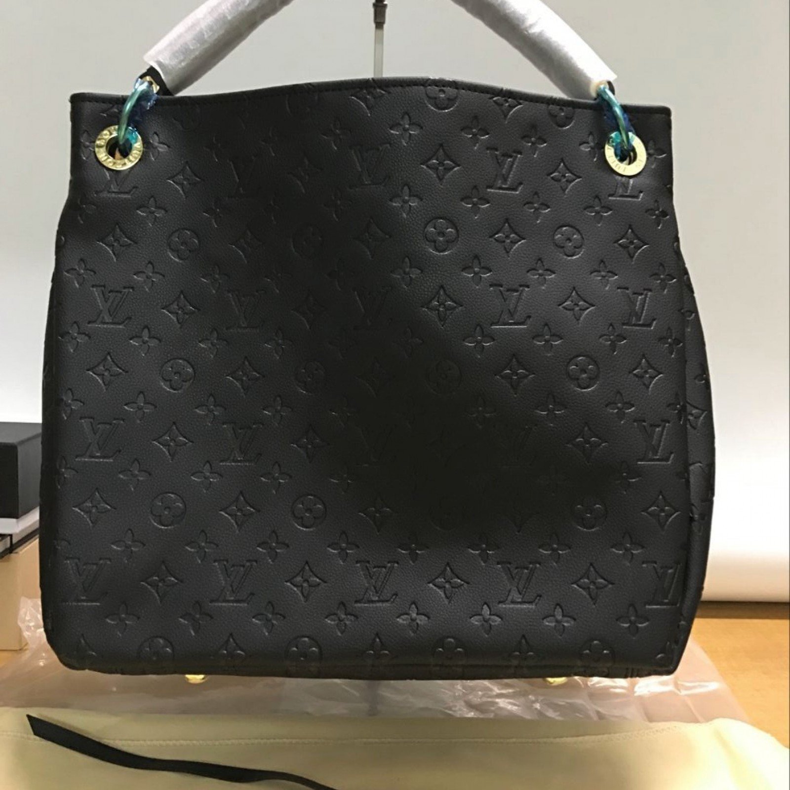 LV Black artsy bag 40249Y