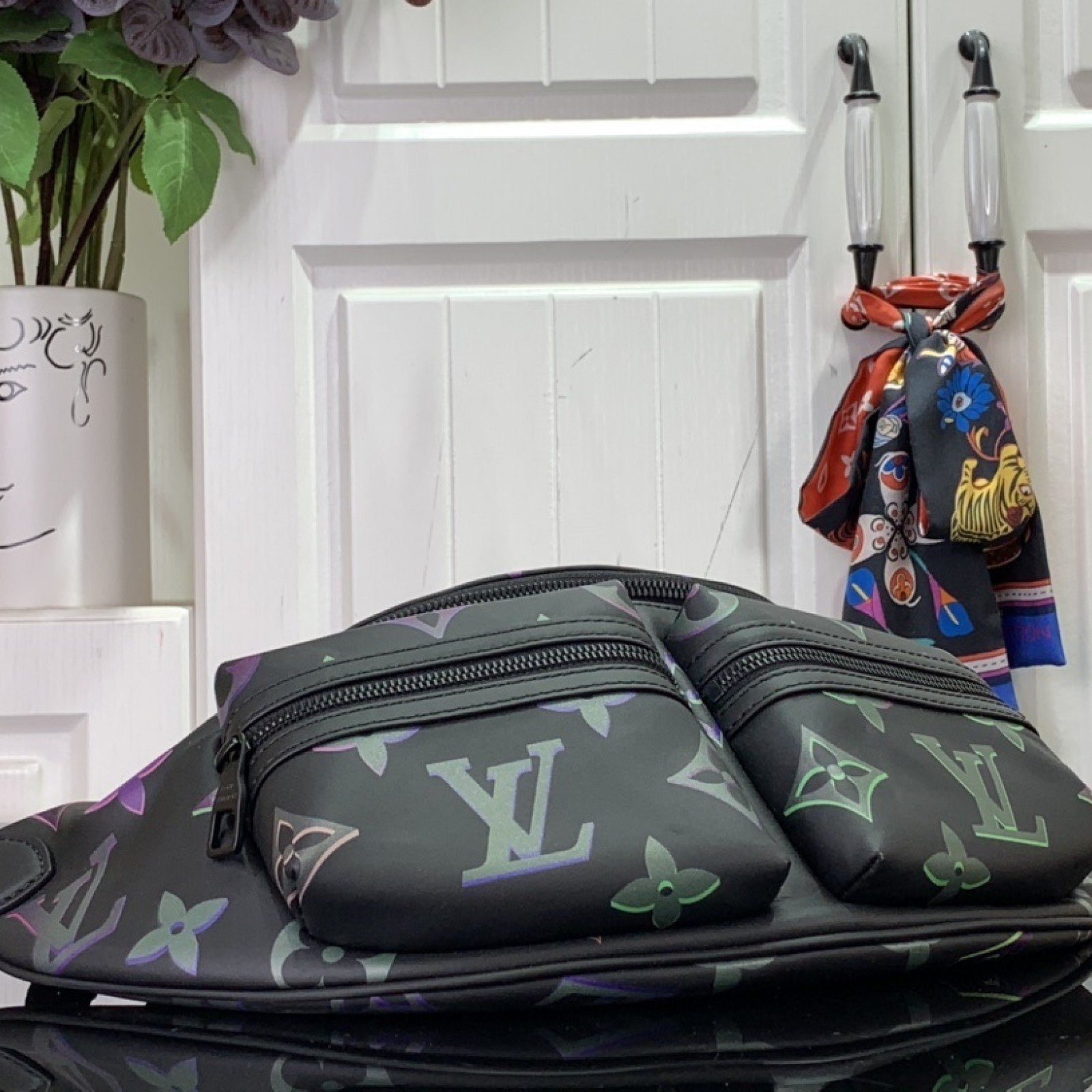 LV Bumbag m22494