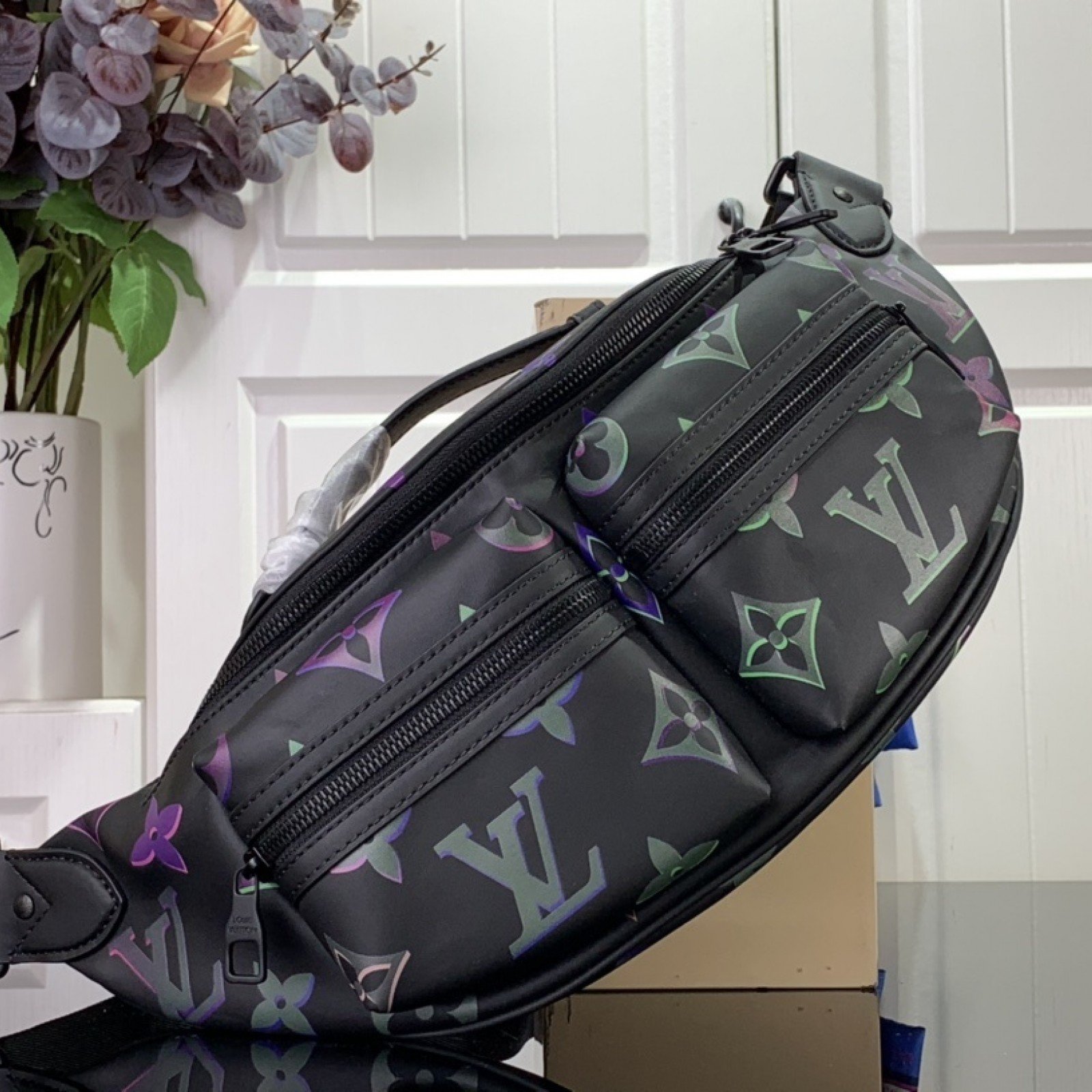 LV Bumbag m22494