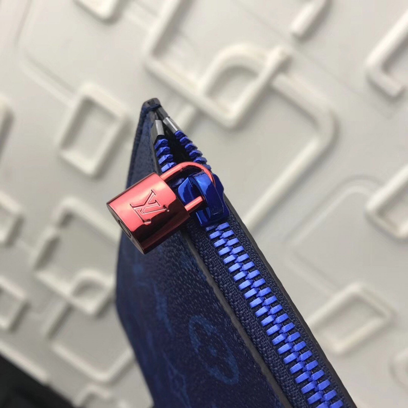 LV CABAS LIGHT Bag M43852
