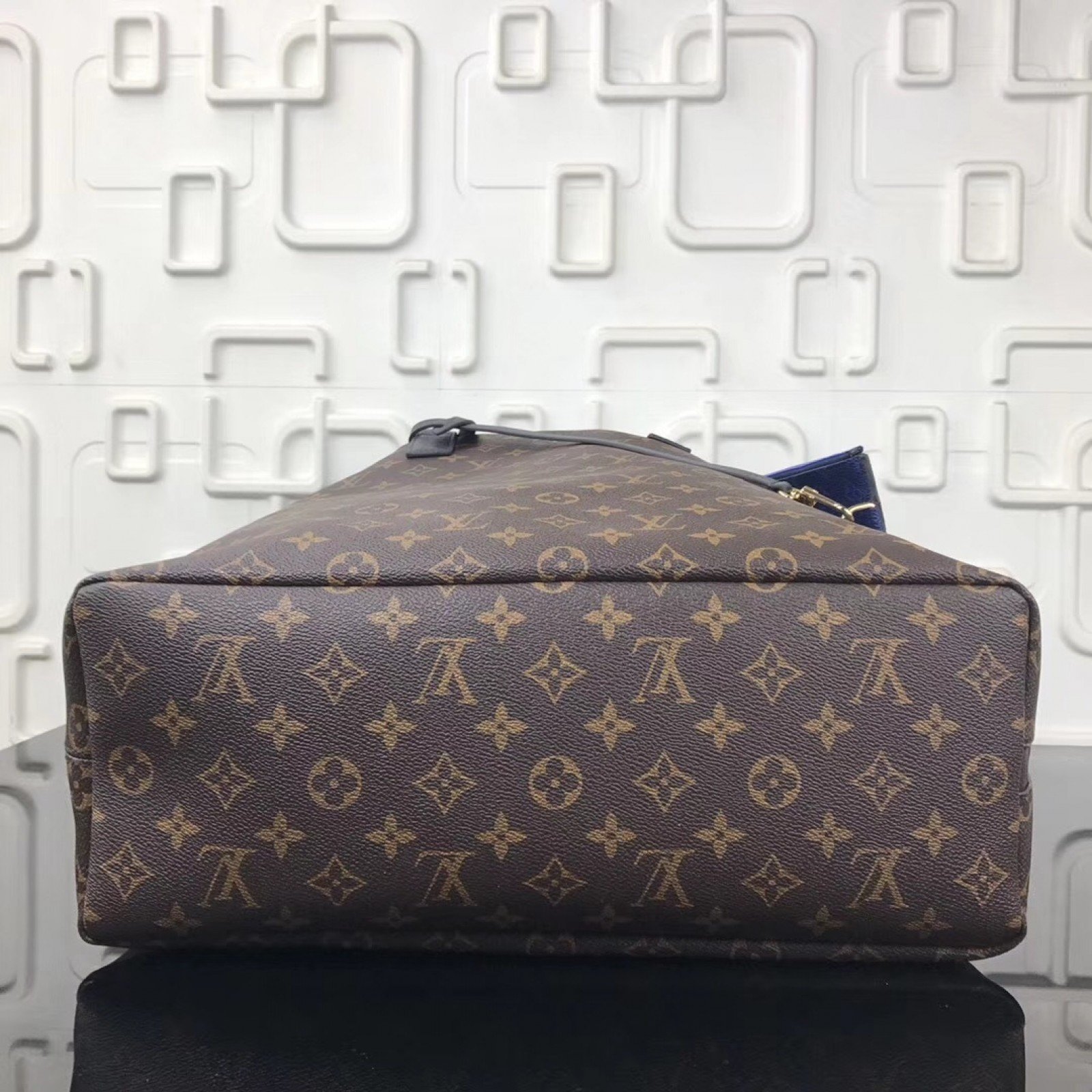 LV CABAS LIGHT Bag M43852