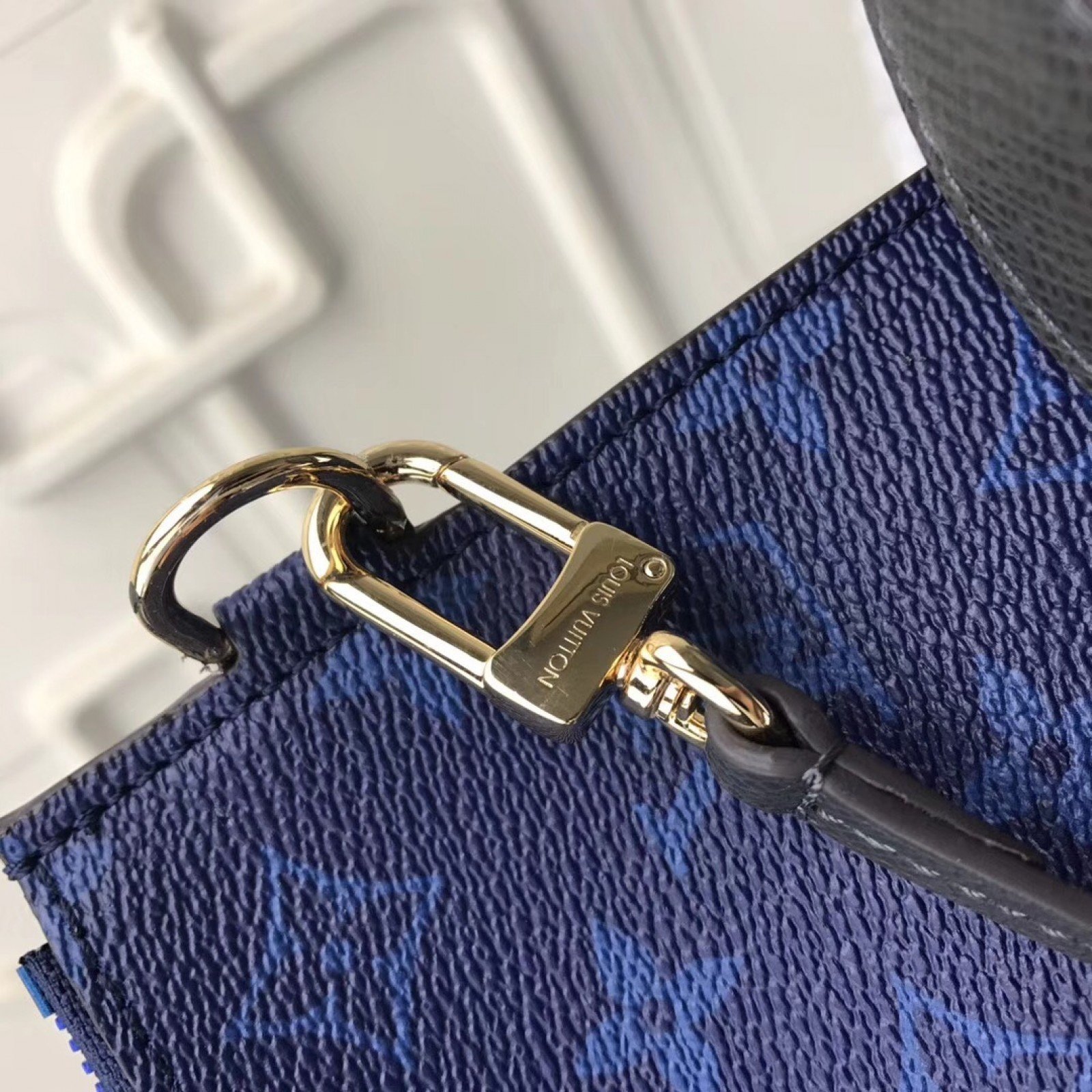 LV CABAS LIGHT Bag M43852
