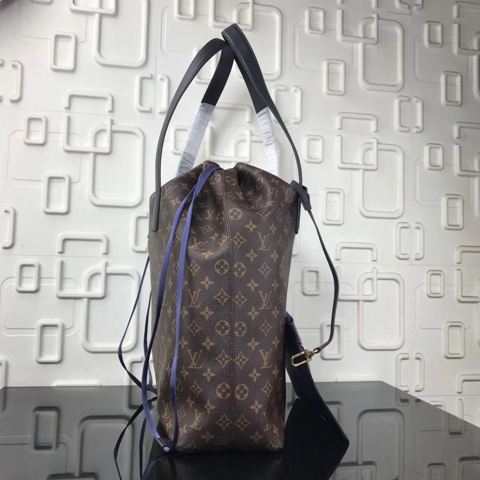 LV CABAS LIGHT Bag M43852