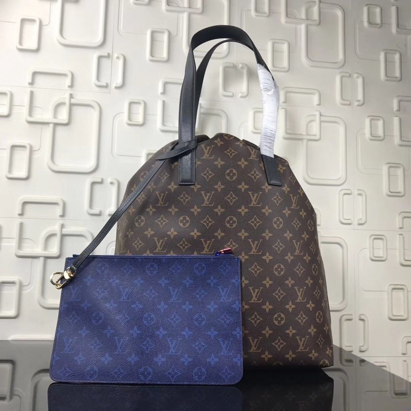 LV CABAS LIGHT Bag M43852