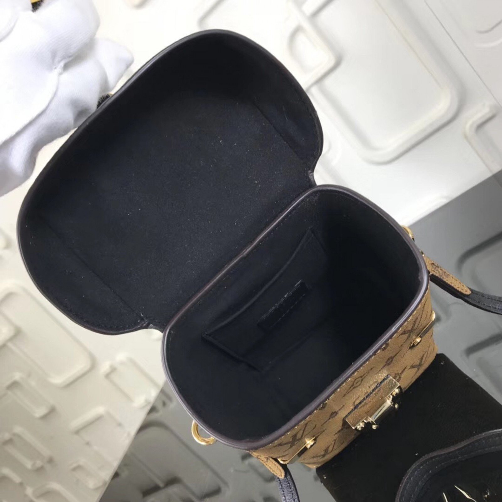 LV CAMERA BOX M42999
