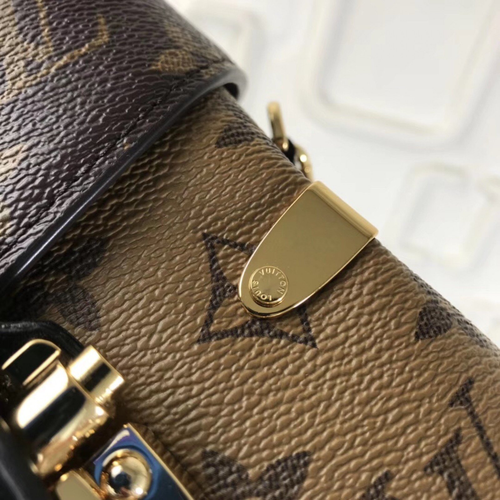 LV CAMERA BOX M42999