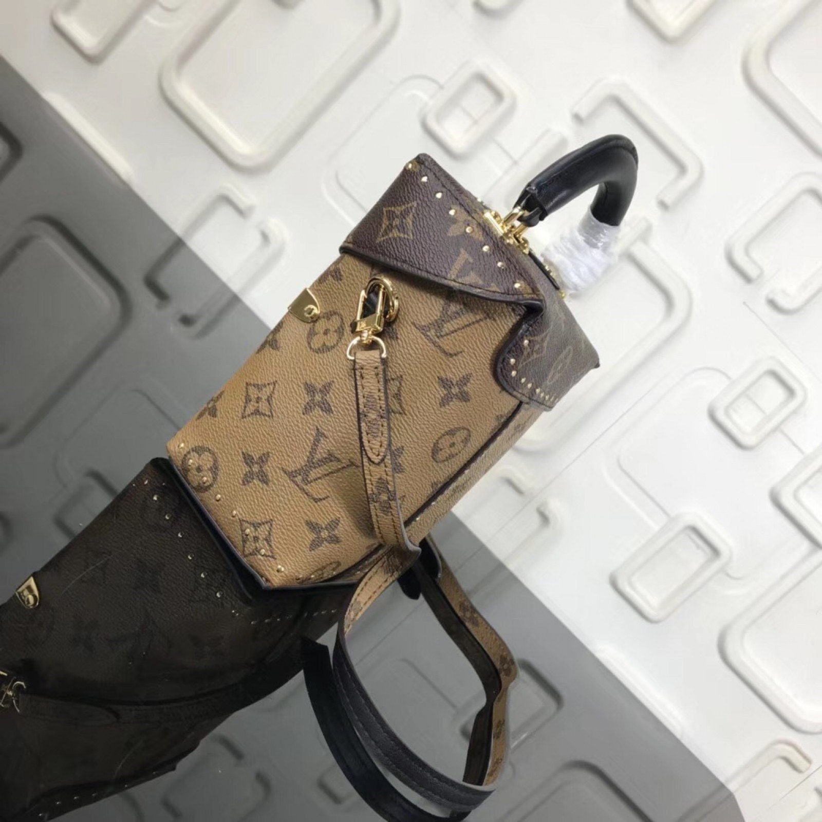 LV CAMERA BOX M42999