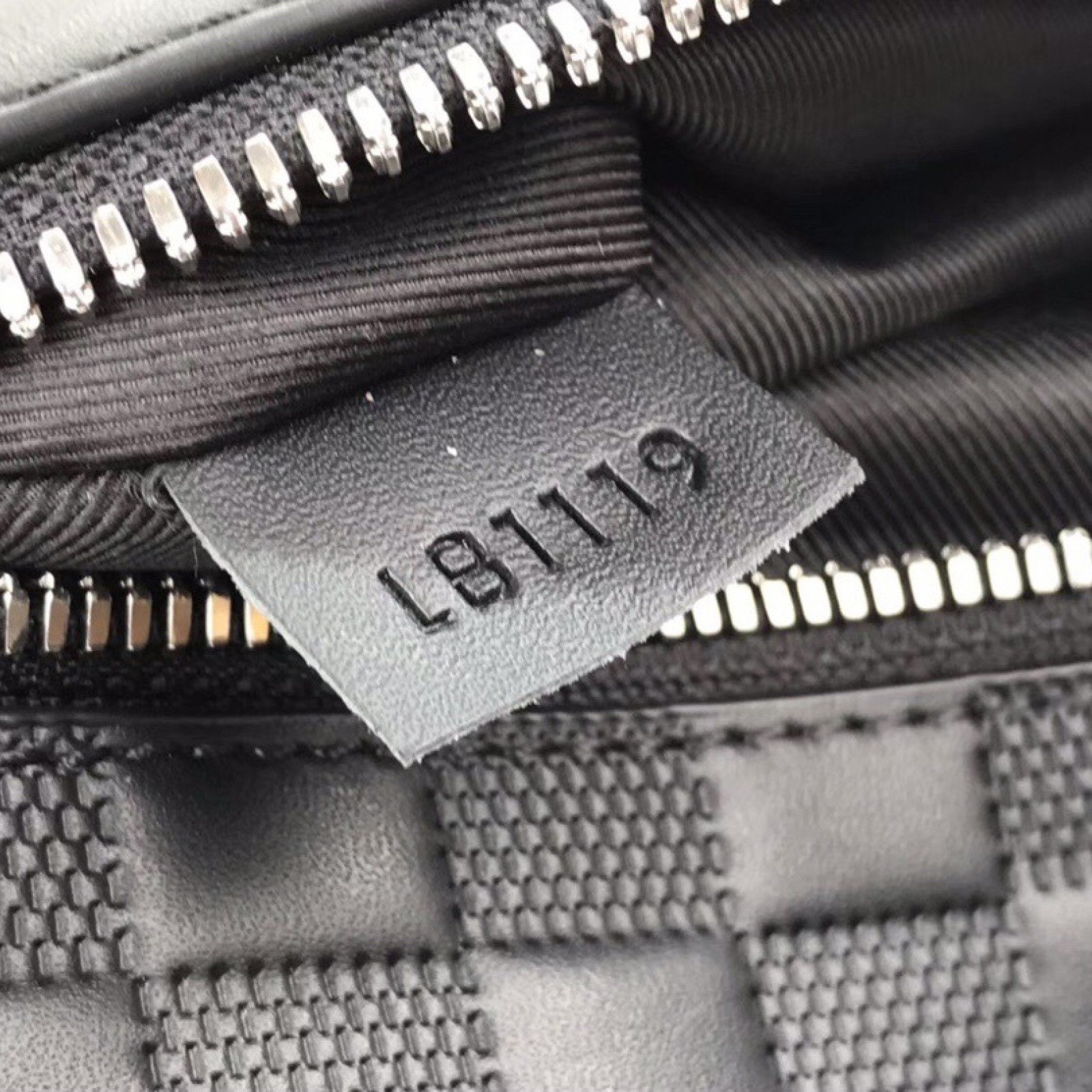 LV CAMPUS BUMBAG N40298