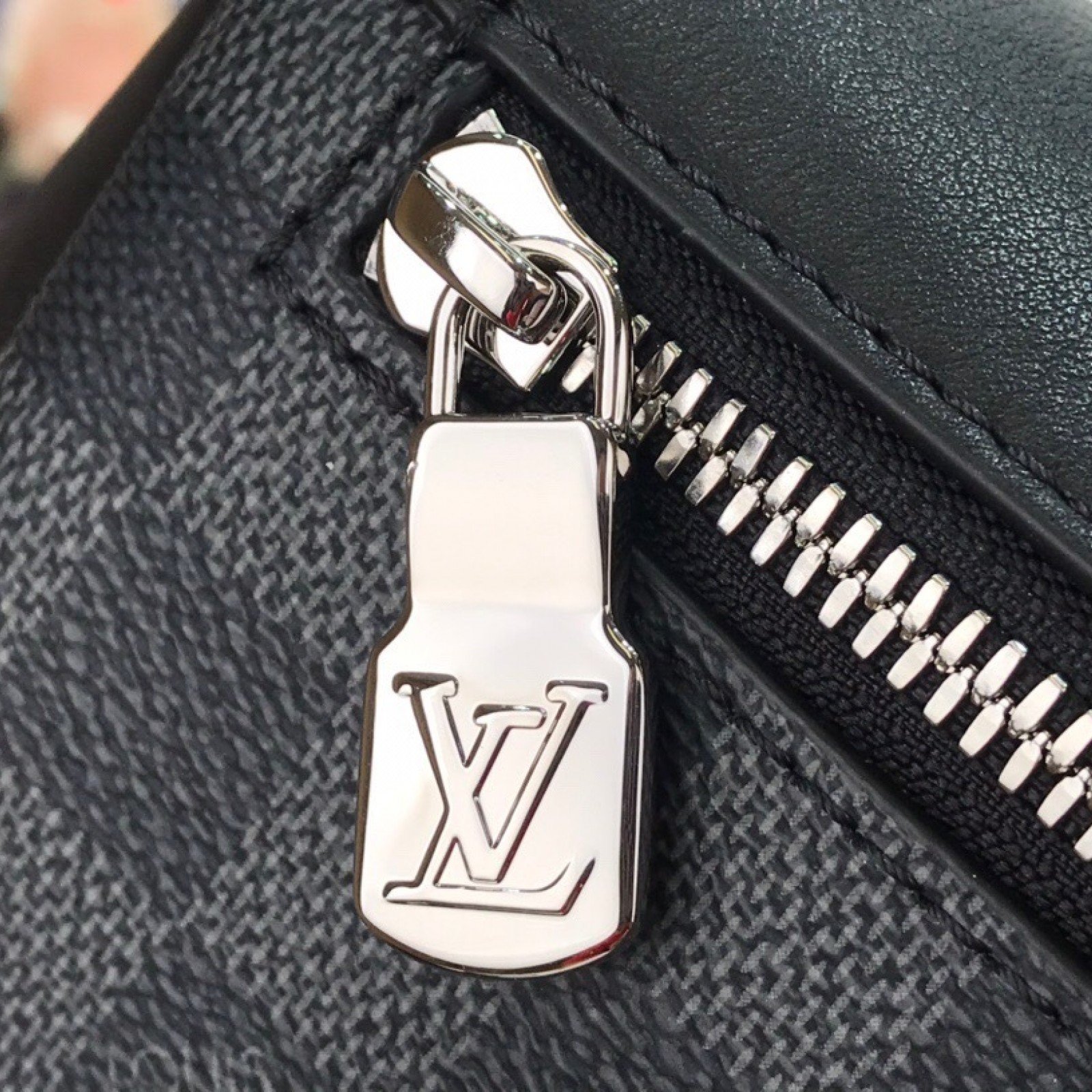 LV CAMPUS BUMBAG N40362