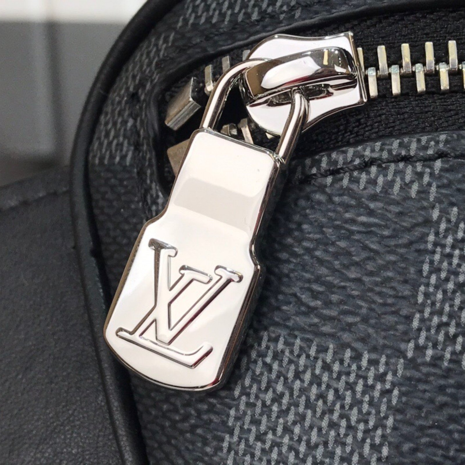 LV CAMPUS BUMBAG N40362