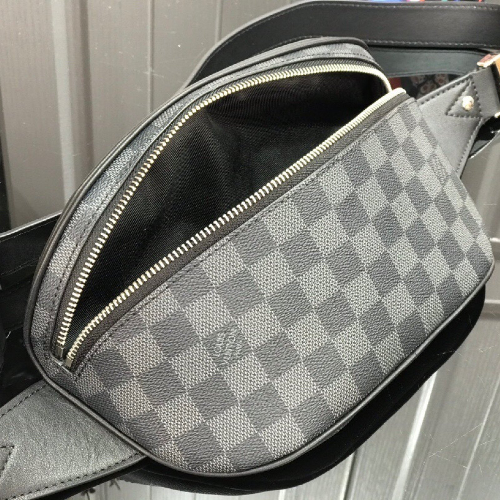 LV CAMPUS BUMBAG N40362
