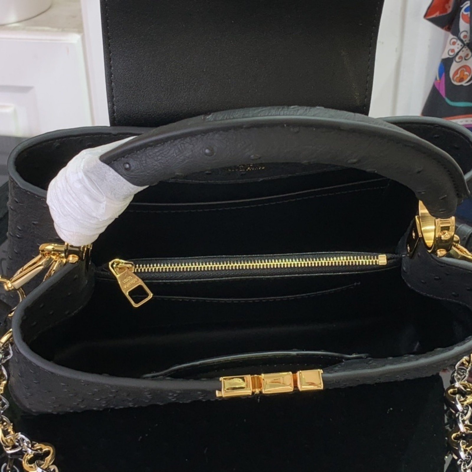 LV CAPUCINES  m12935