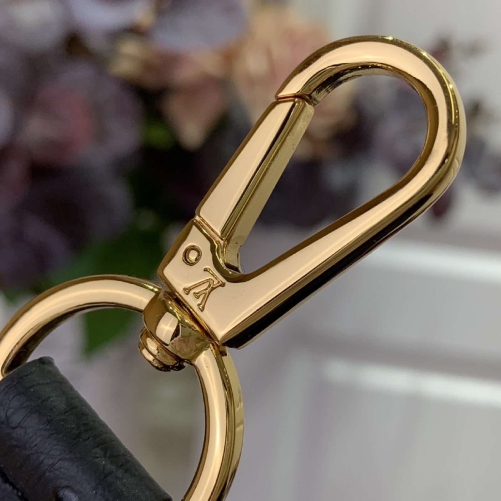 LV CAPUCINES  m12935