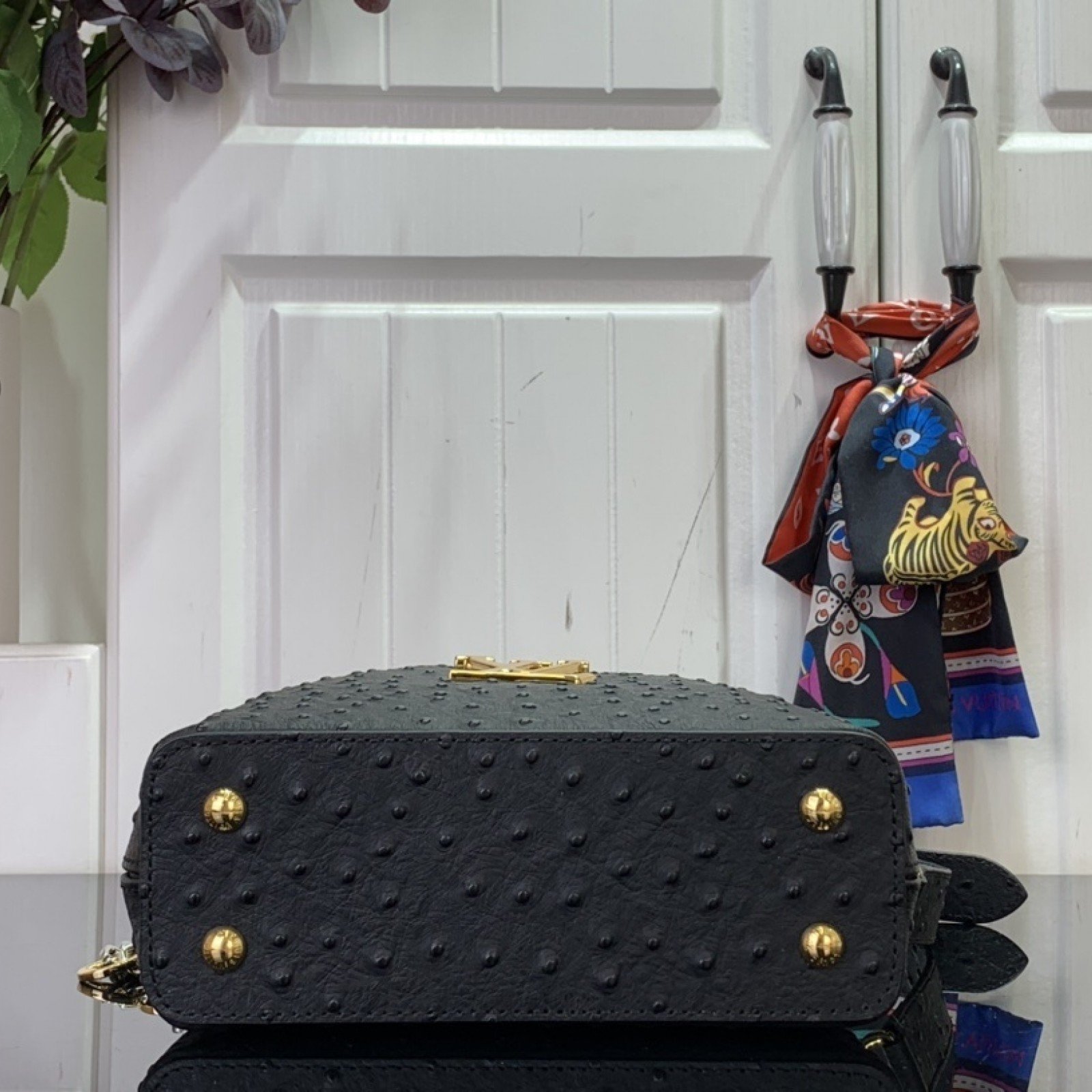 LV CAPUCINES  m12935