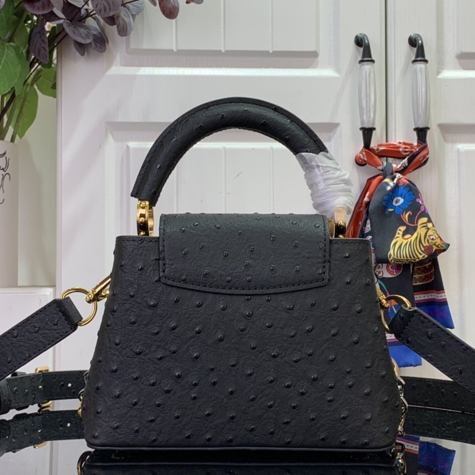 LV CAPUCINES  m12935