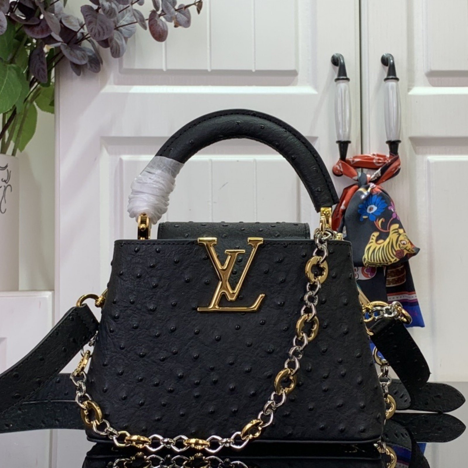 LV CAPUCINES  m12935