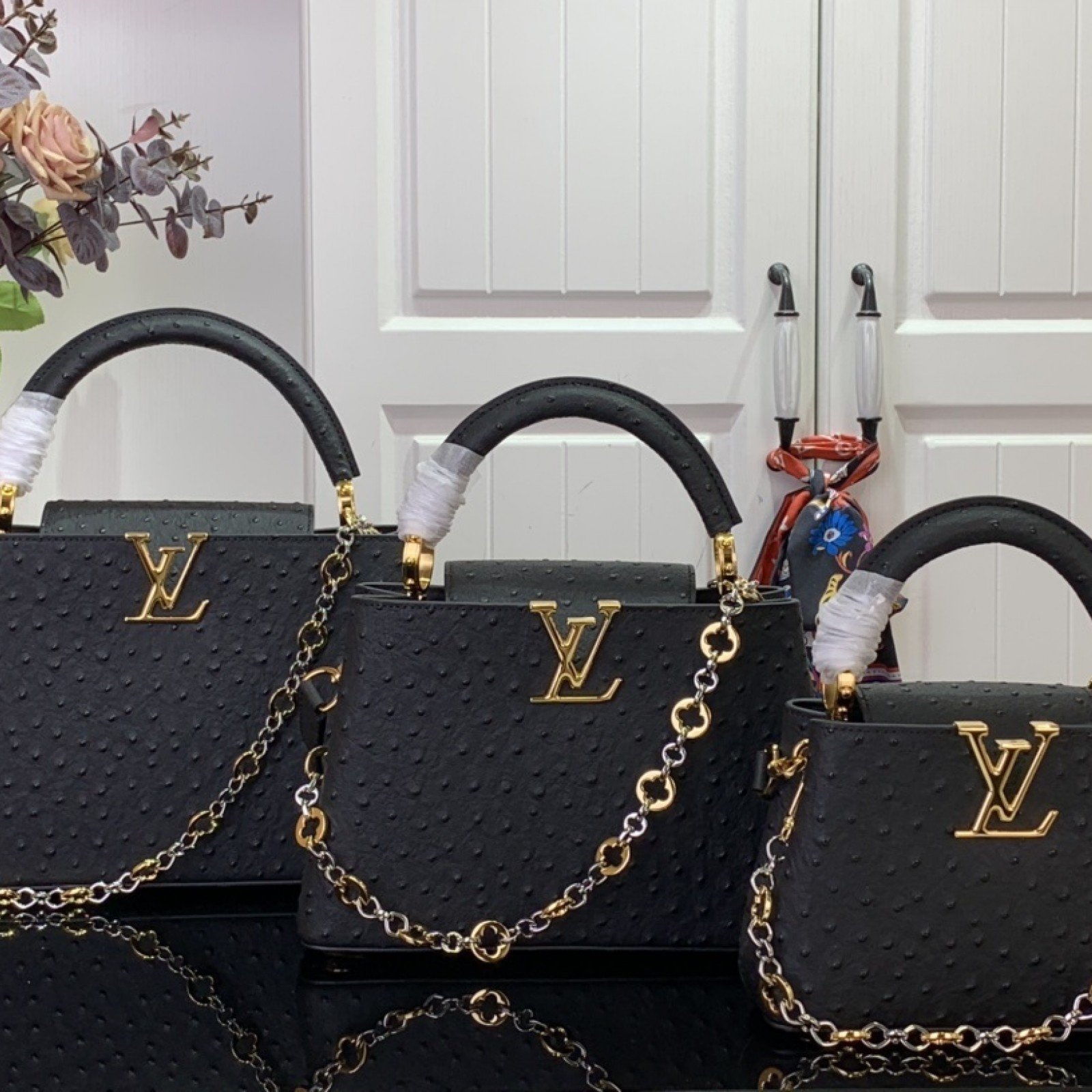 LV CAPUCINES  m12935