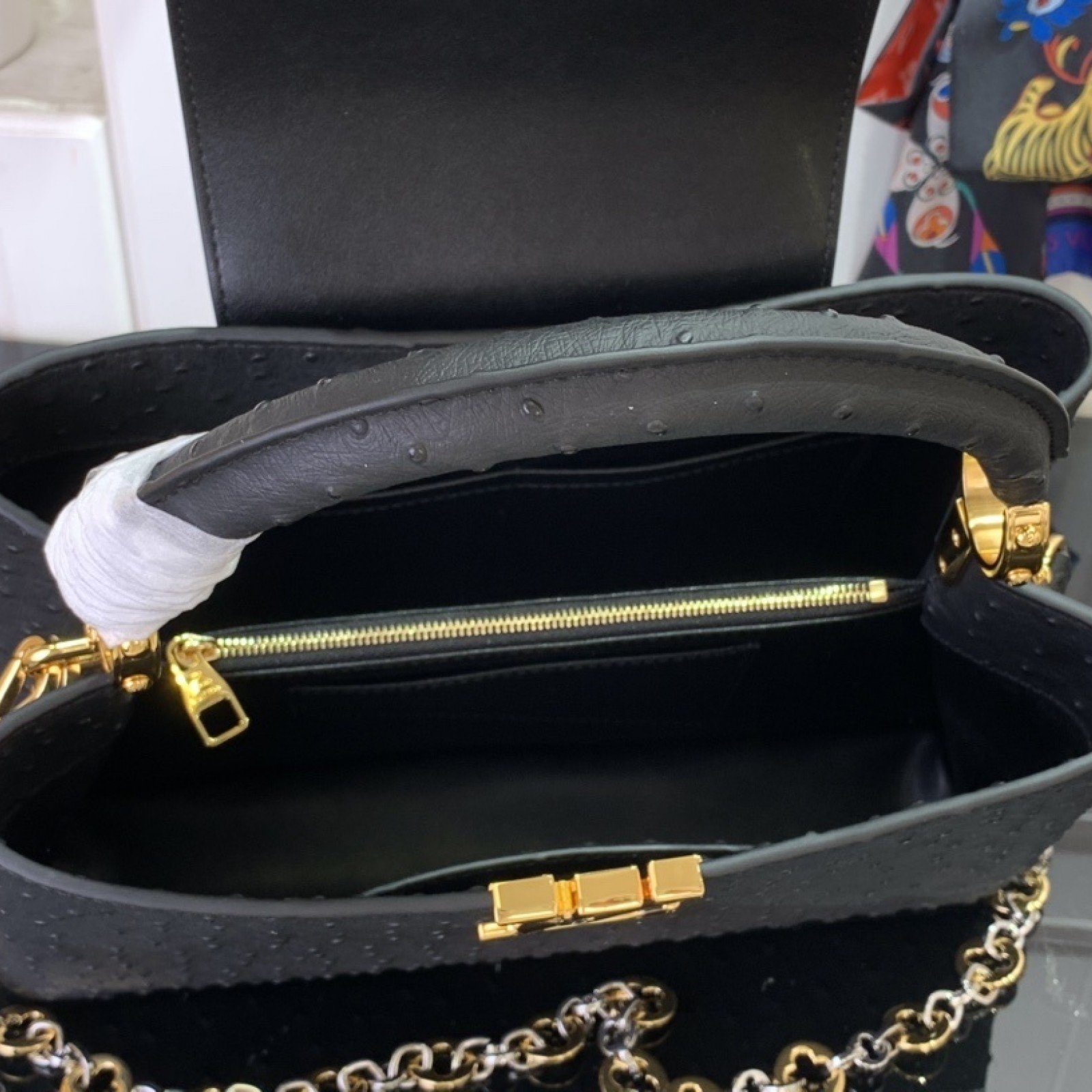 LV CAPUCINES  m12935