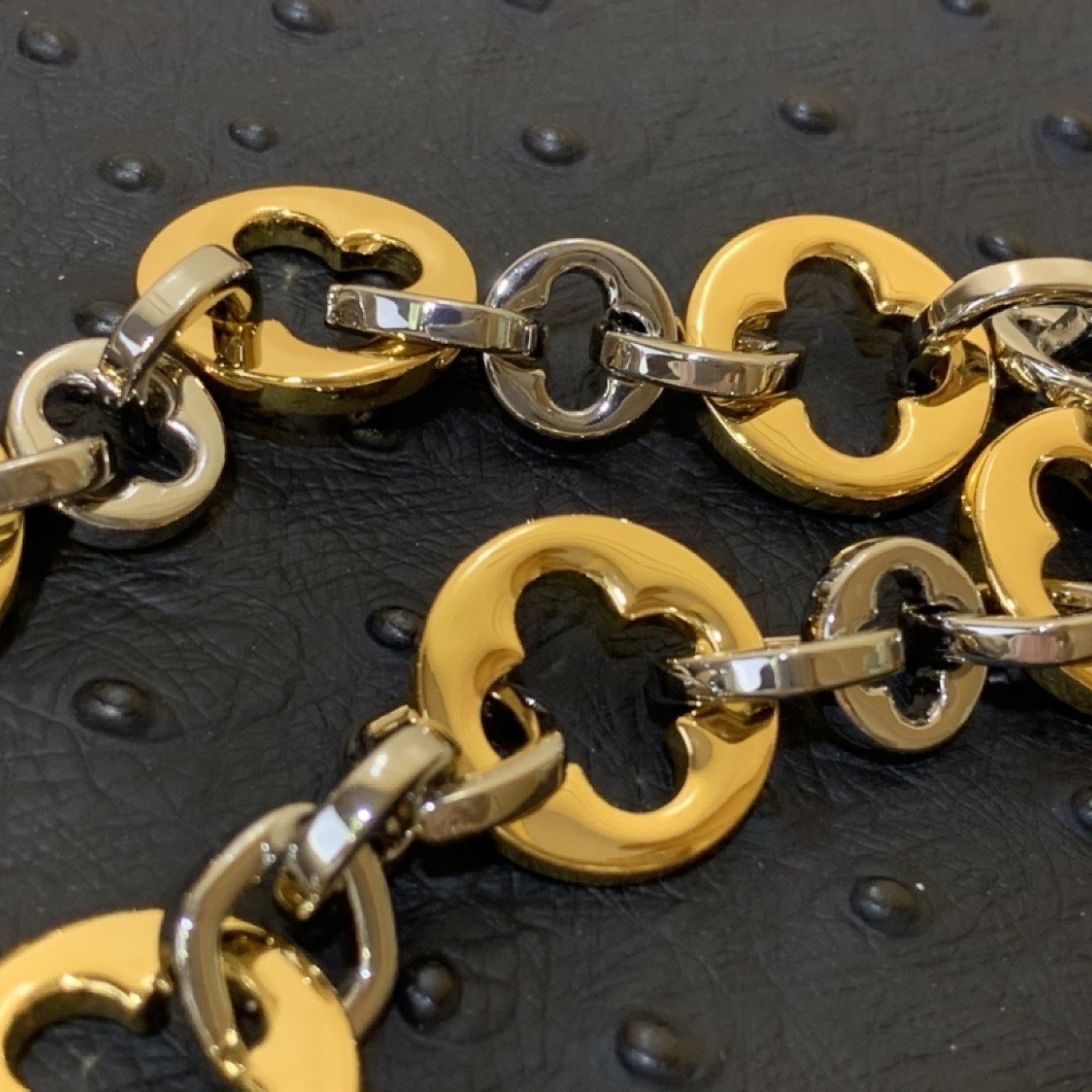 LV CAPUCINES  m12935