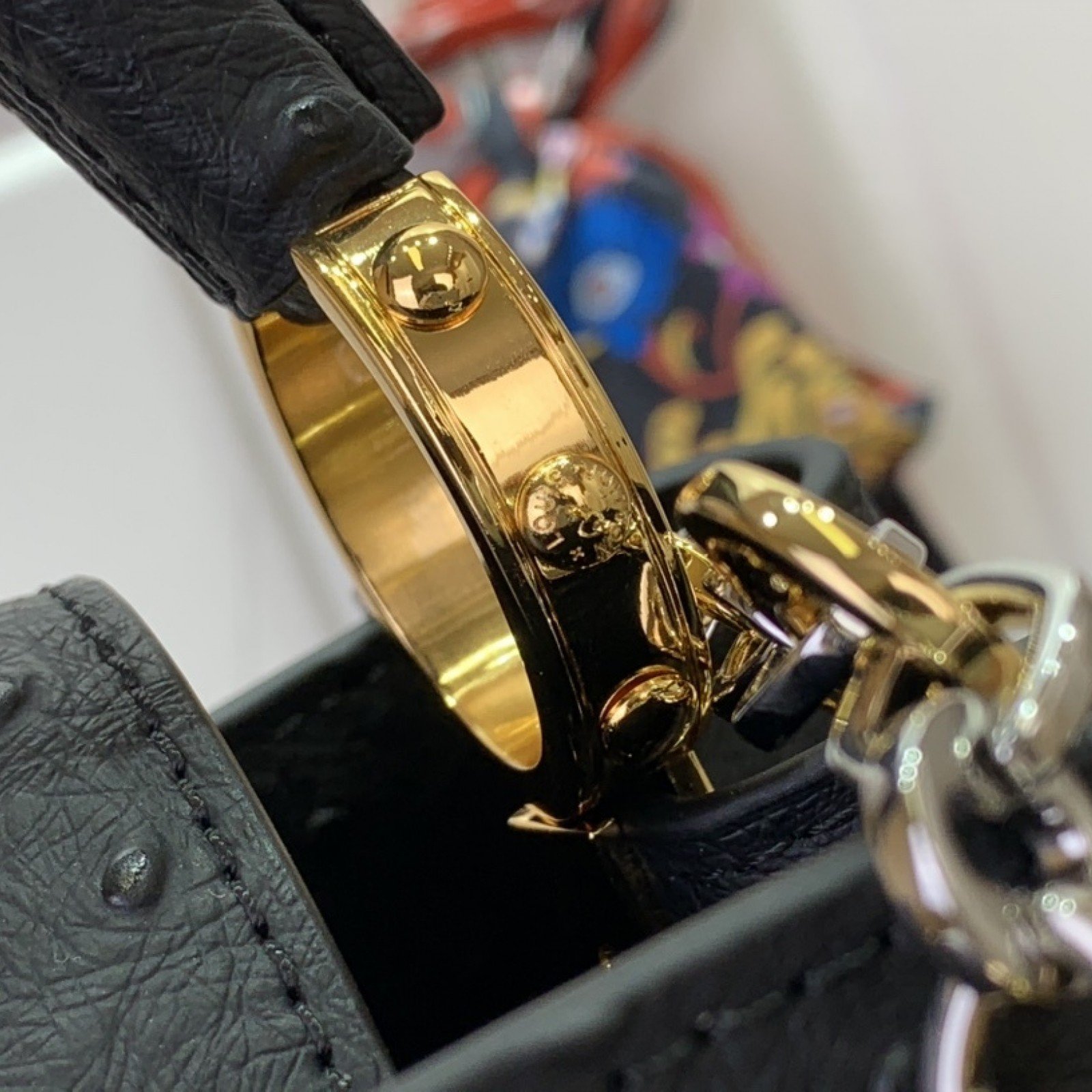 LV CAPUCINES  m12935