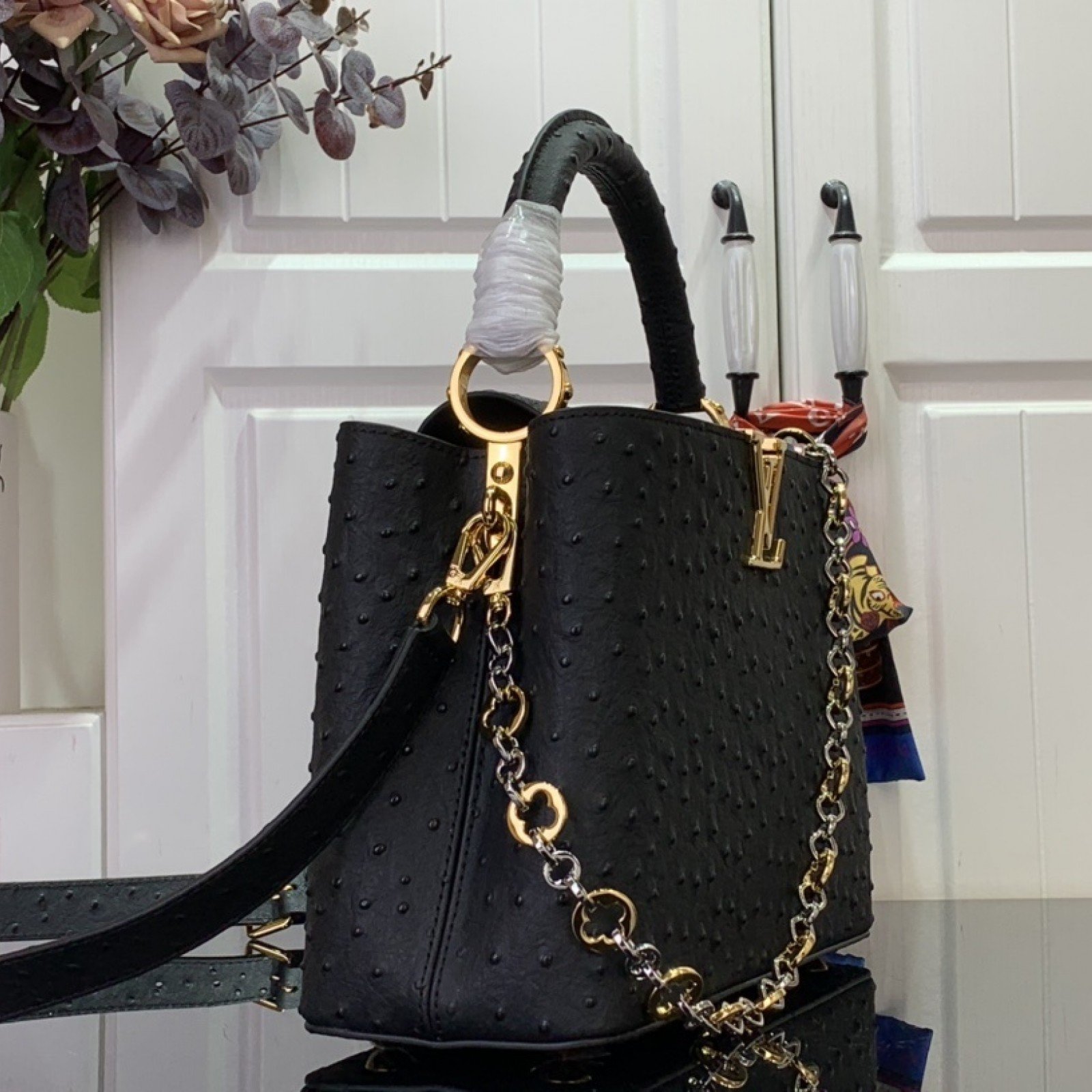 LV CAPUCINES  m12935