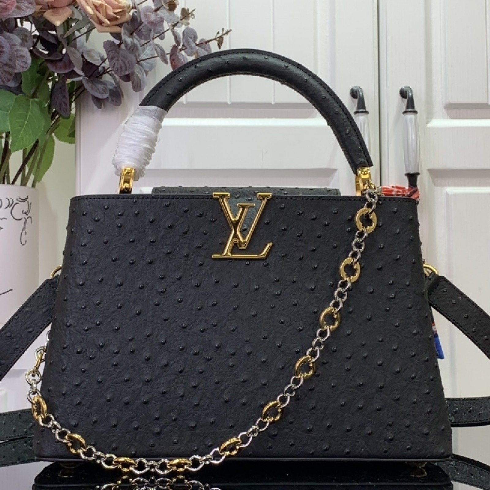 LV CAPUCINES  m12935