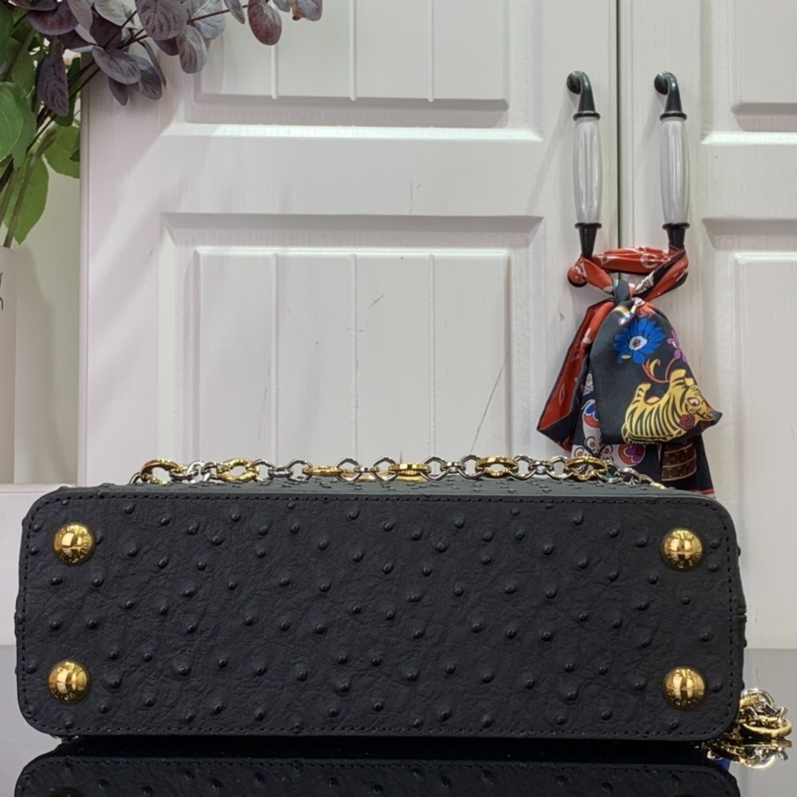 LV CAPUCINES  m12935