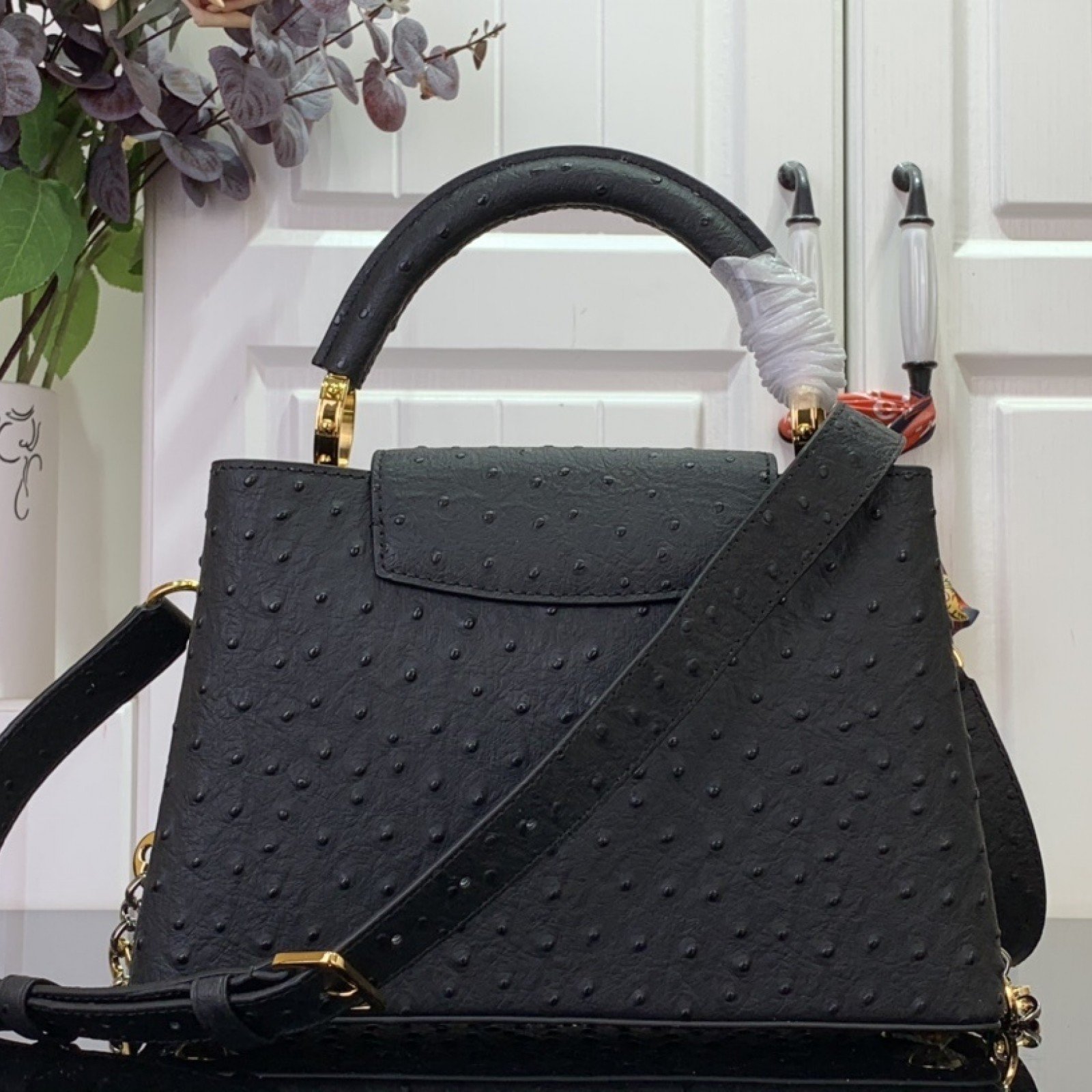 LV CAPUCINES  m12935