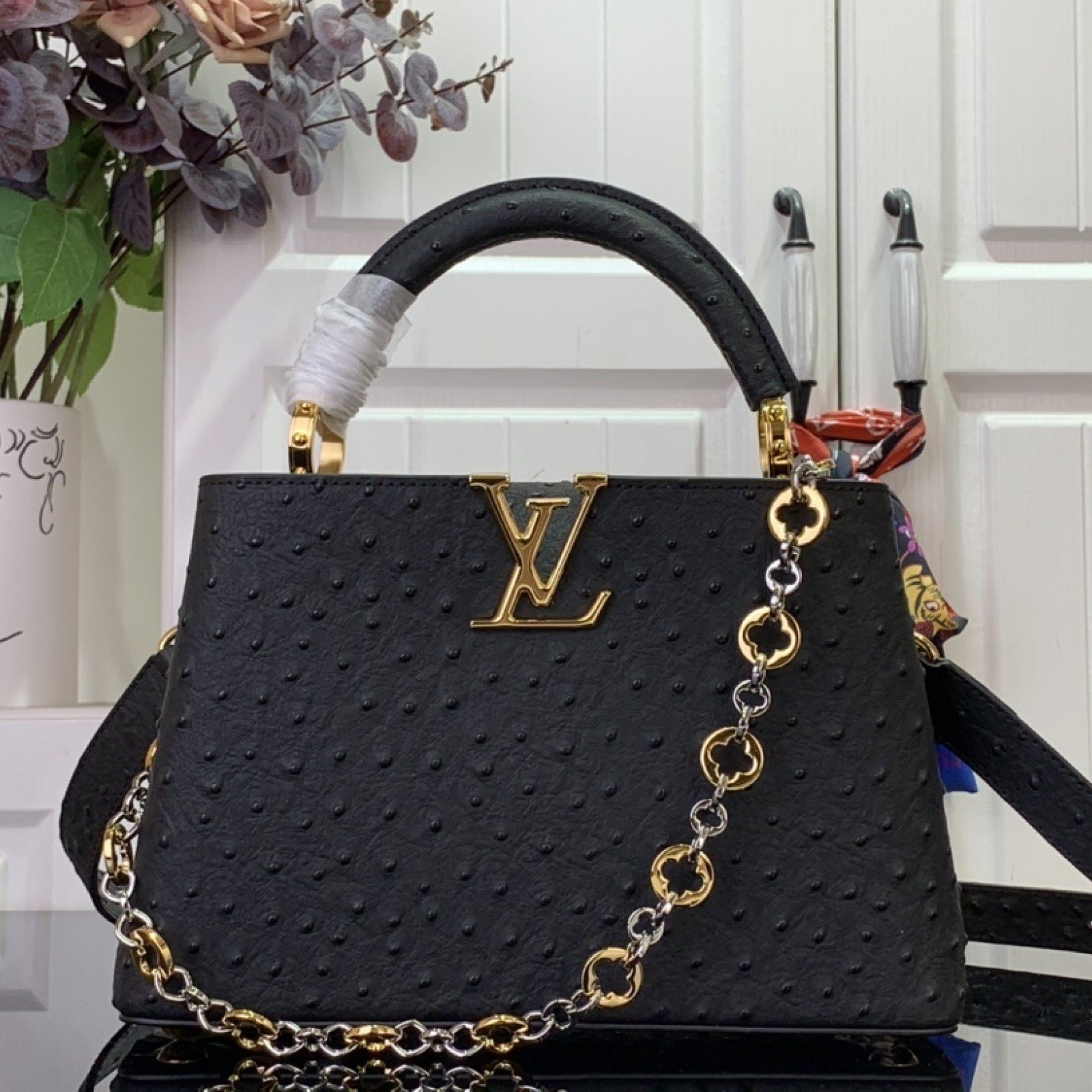 LV CAPUCINES  m12935