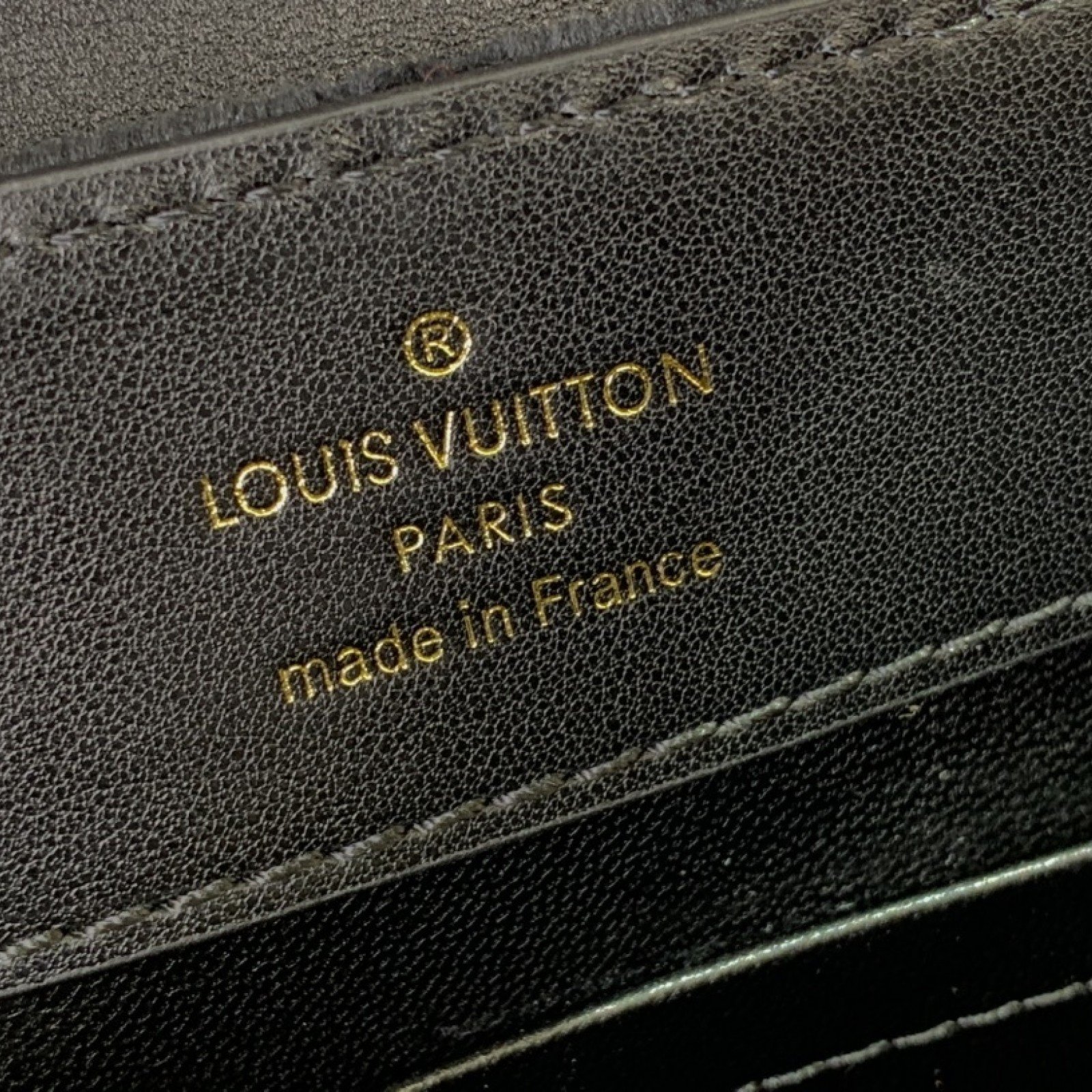 LV CAPUCINES BB  m11924