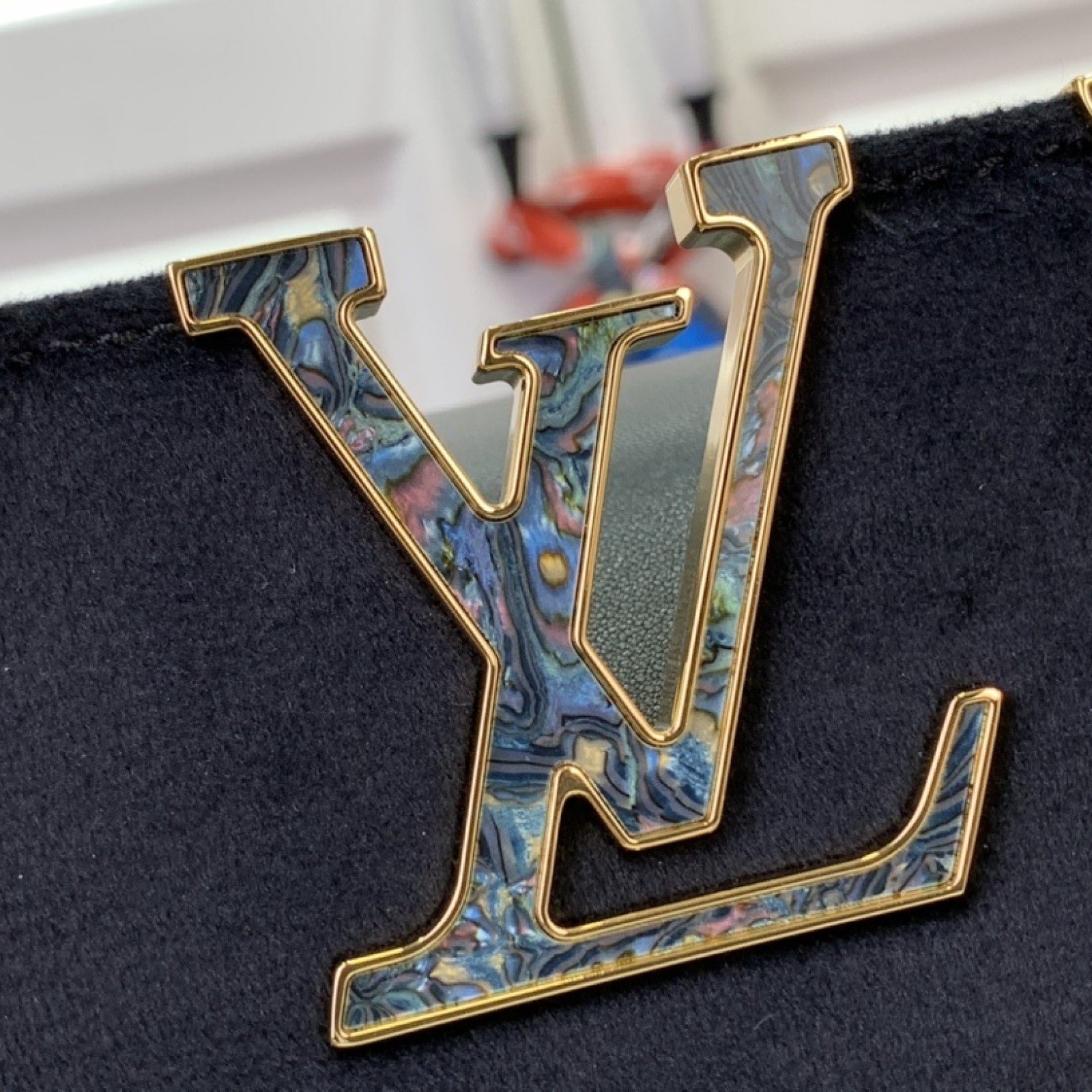 LV CAPUCINES BB  m11924