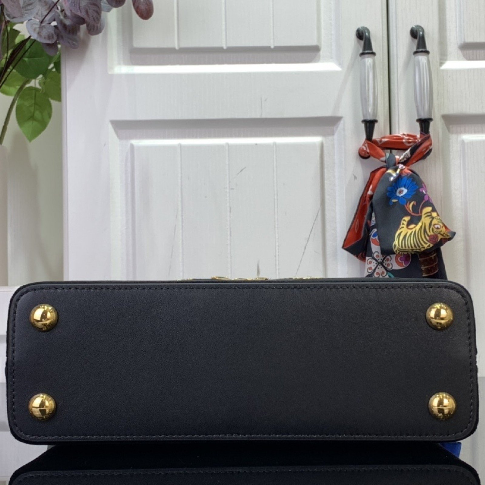 LV CAPUCINES BB  m11924