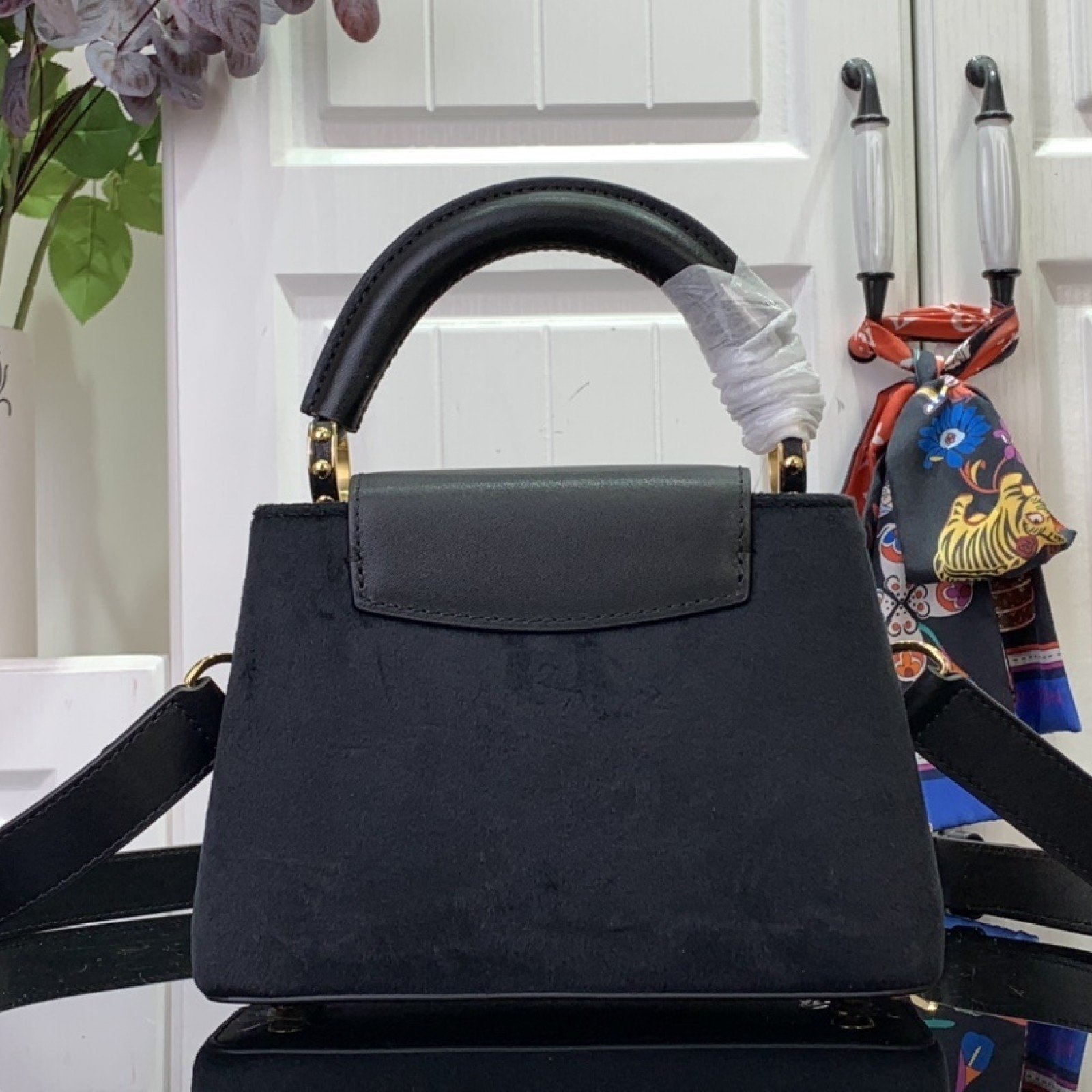LV CAPUCINES BB  m11924