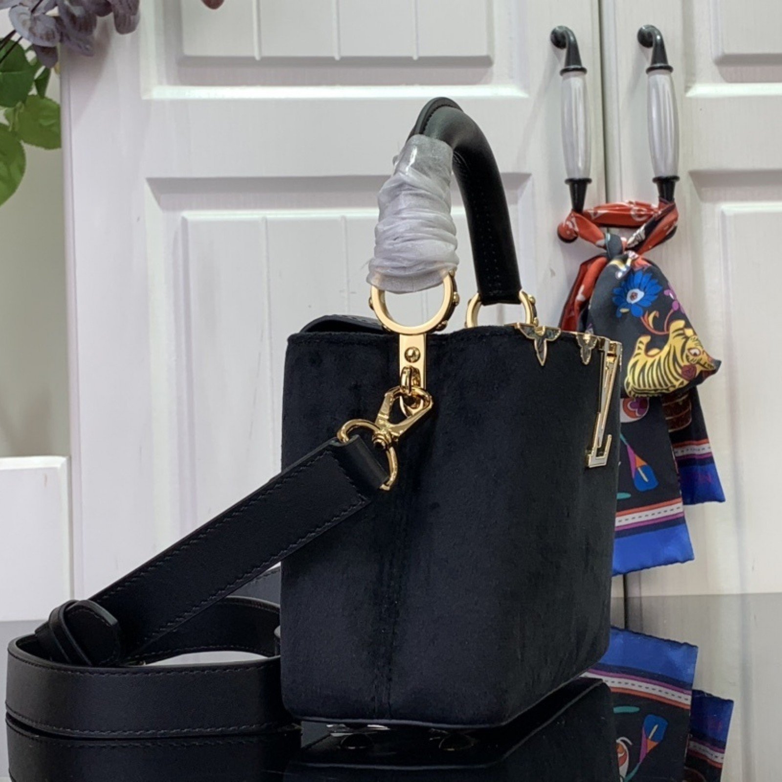 LV CAPUCINES BB  m11924