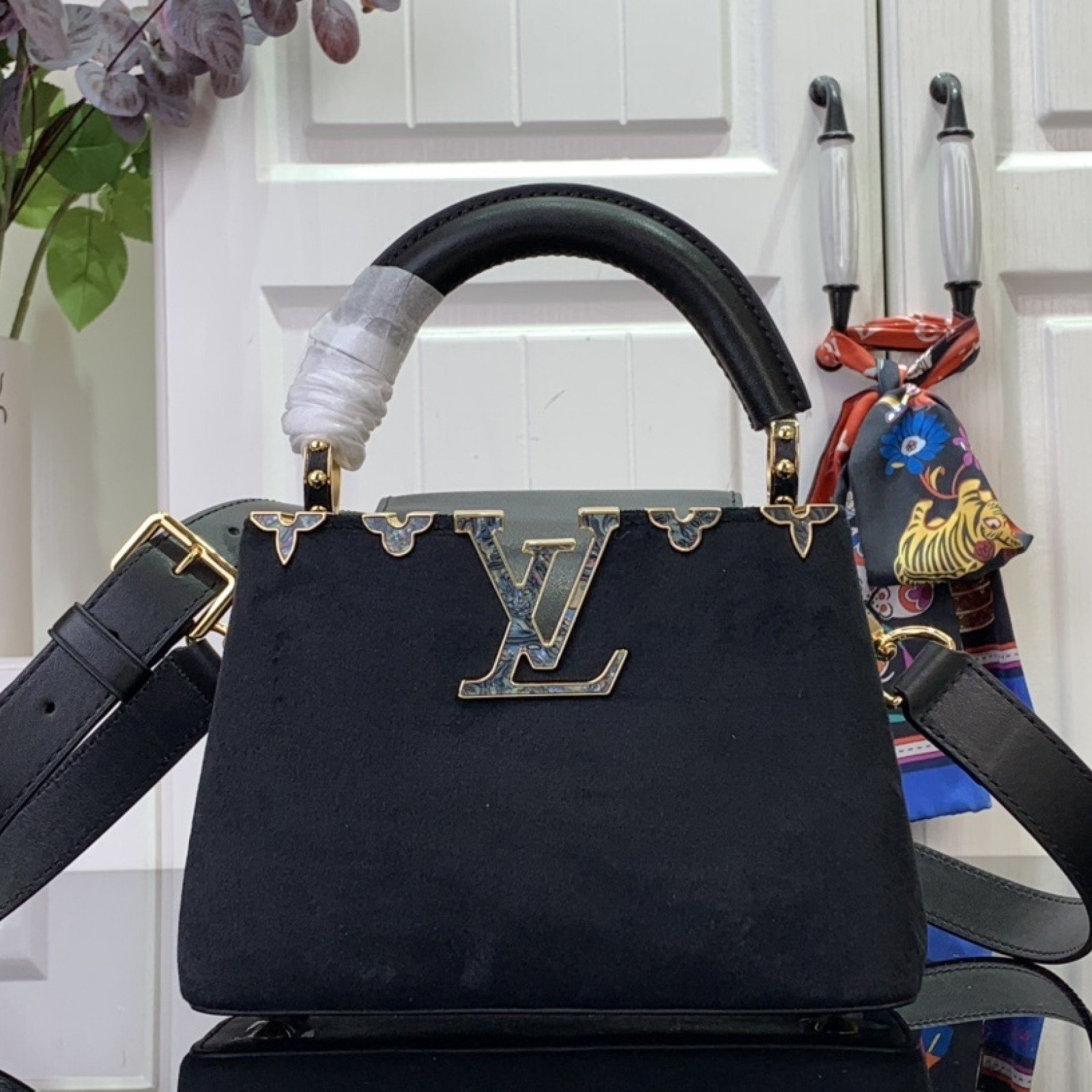 LV CAPUCINES BB  m11924