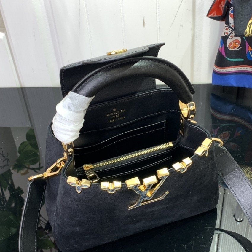 LV CAPUCINES BB  m11924