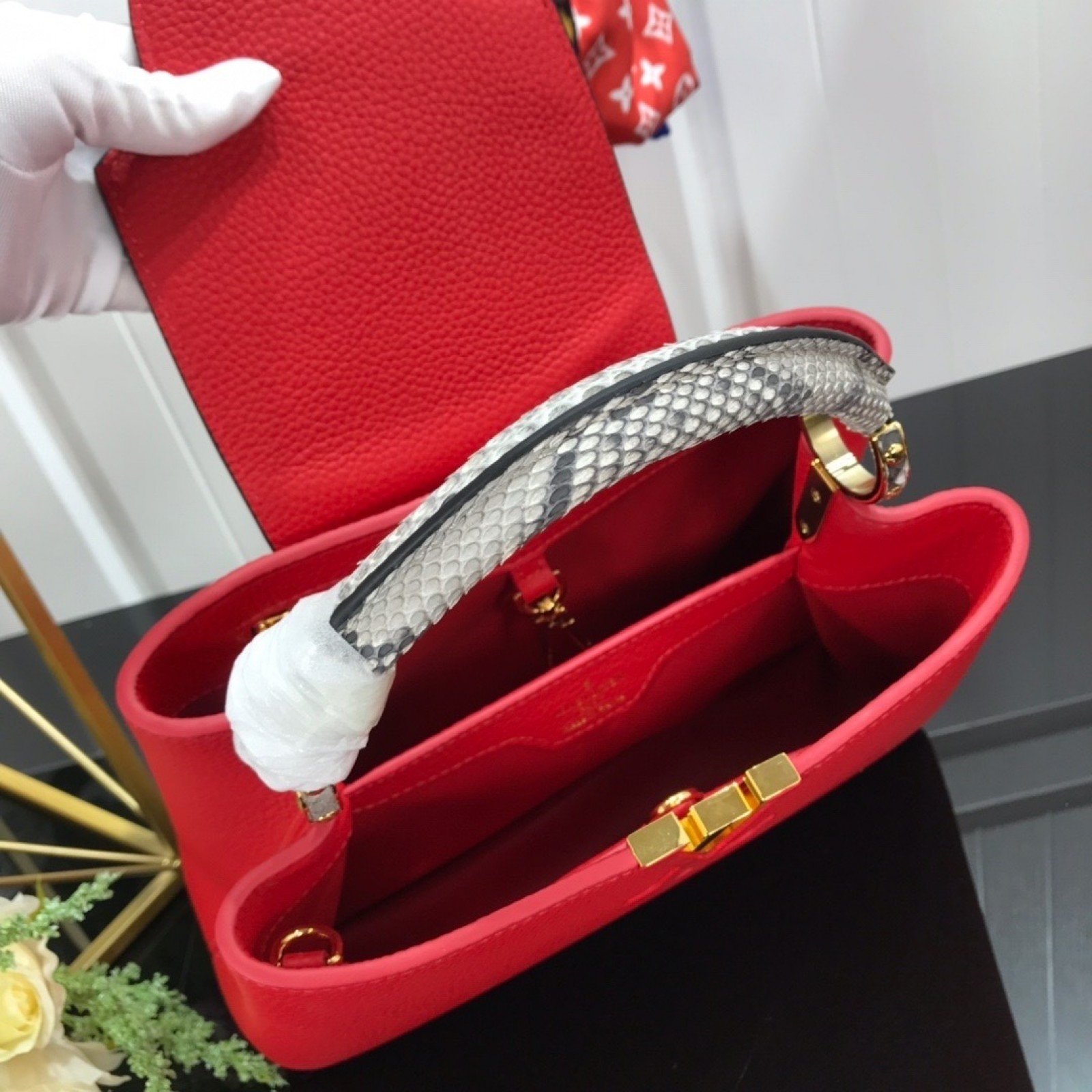LV CAPUCINES BB M48865SW