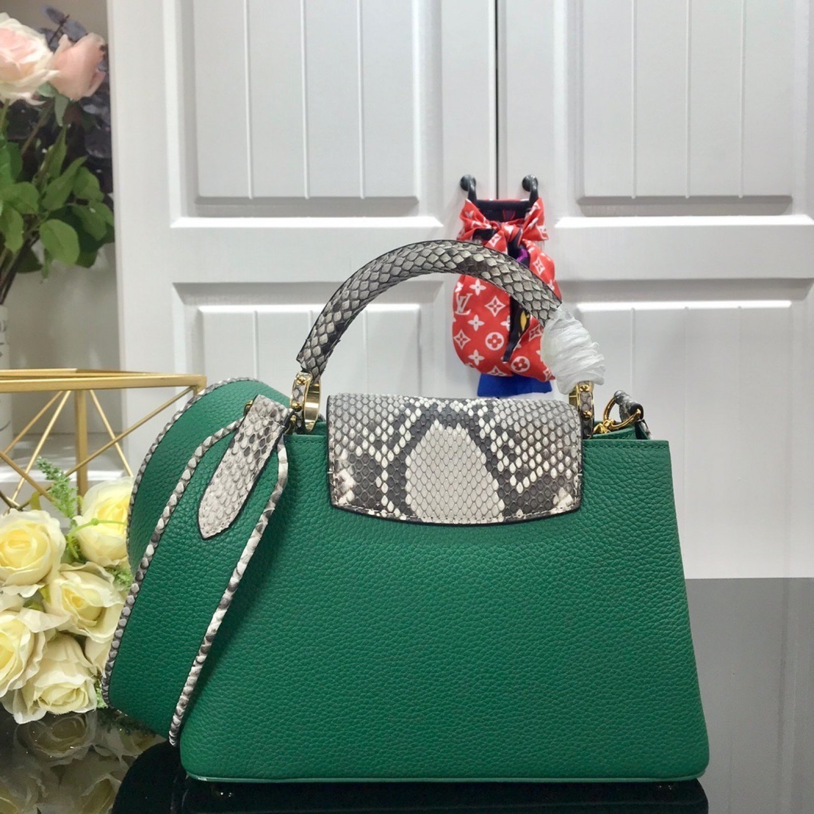 LV CAPUCINES BB M48865SW