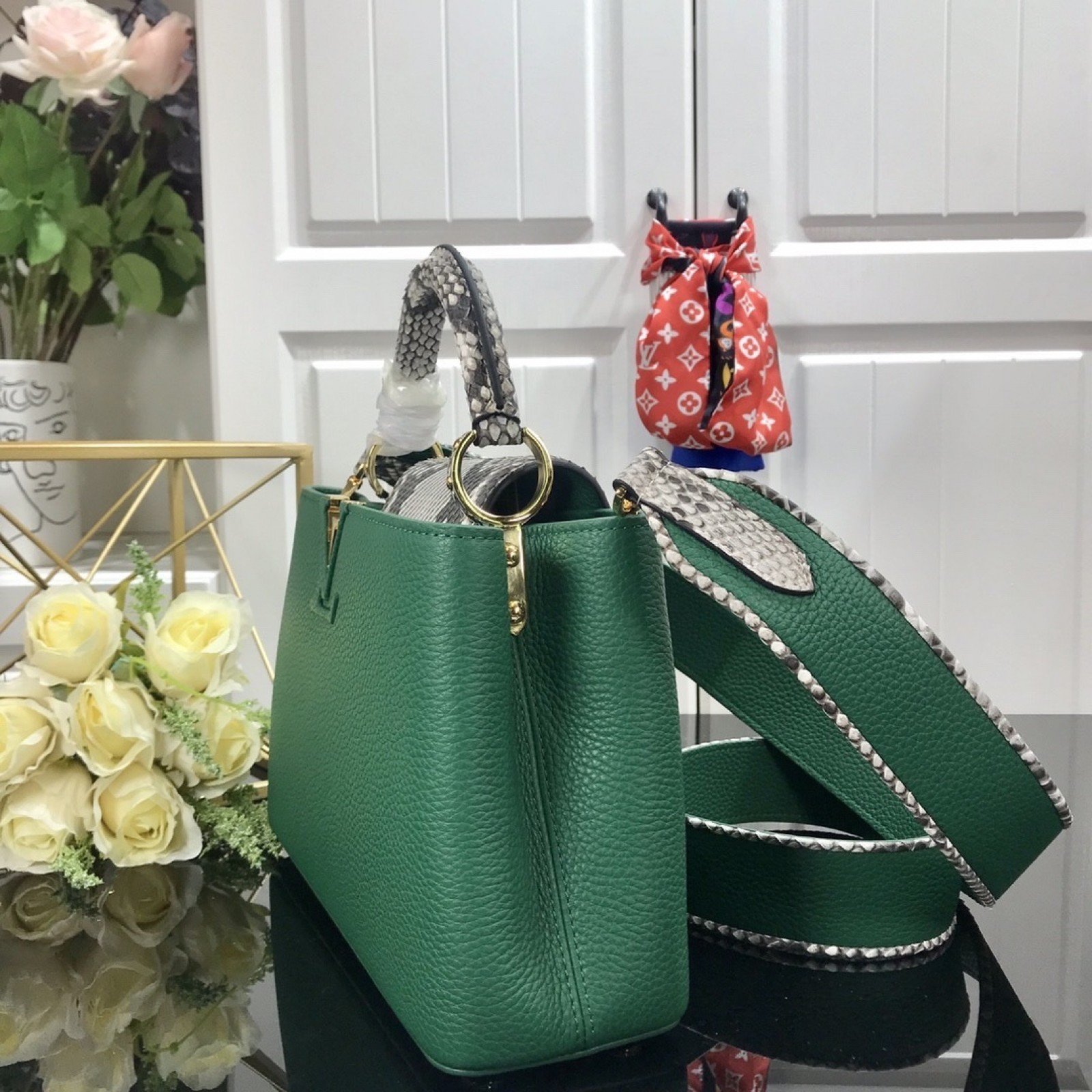 LV CAPUCINES BB M48865SW