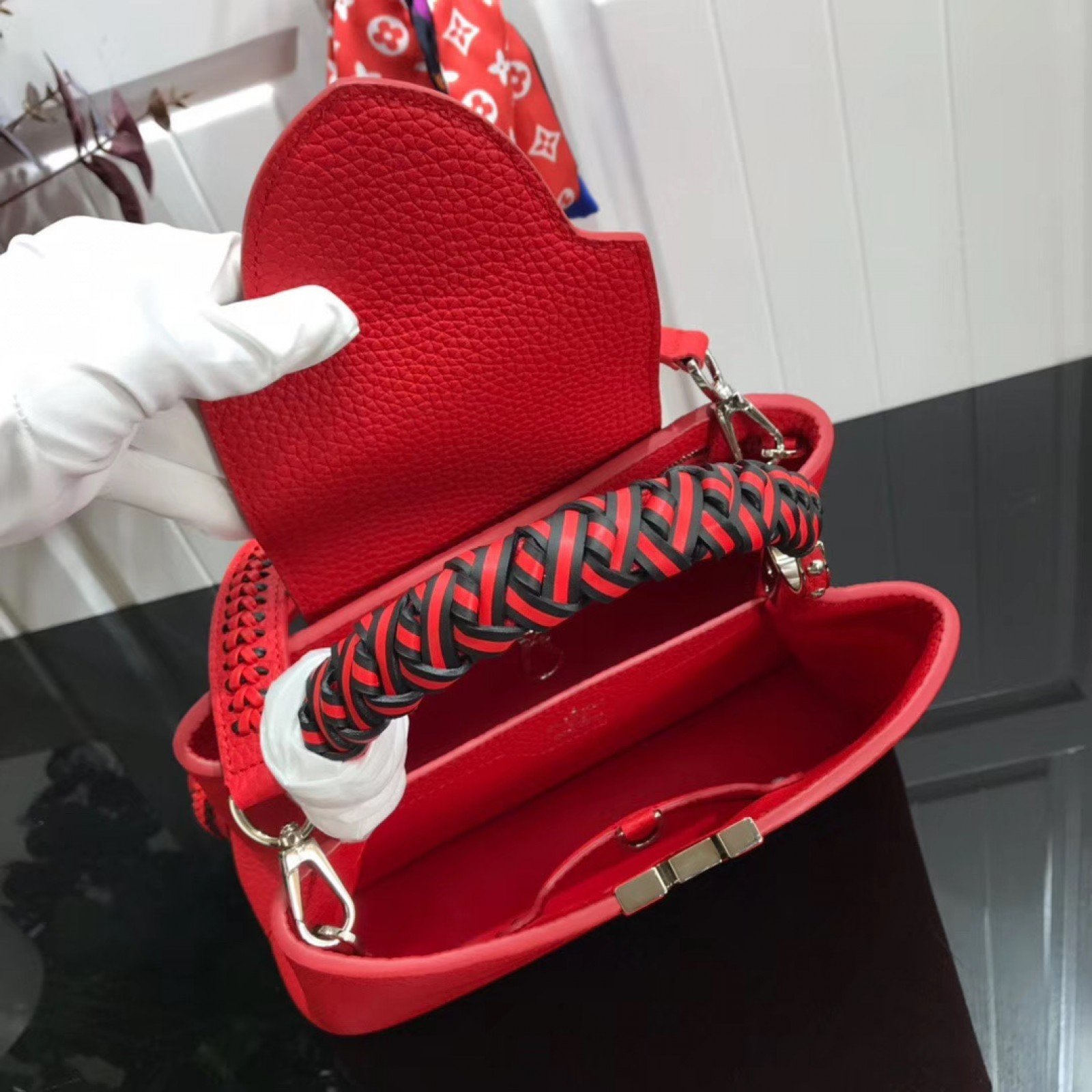 LV CAPUCINES BB M55236