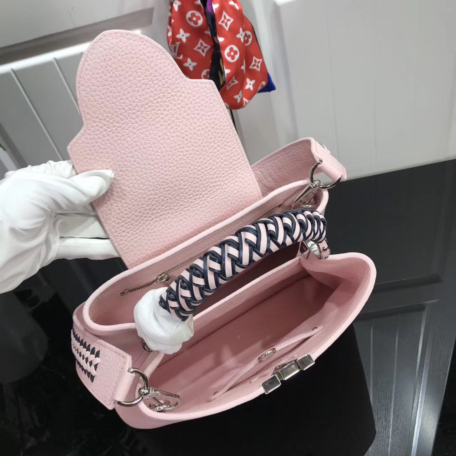 LV CAPUCINES BB M55236