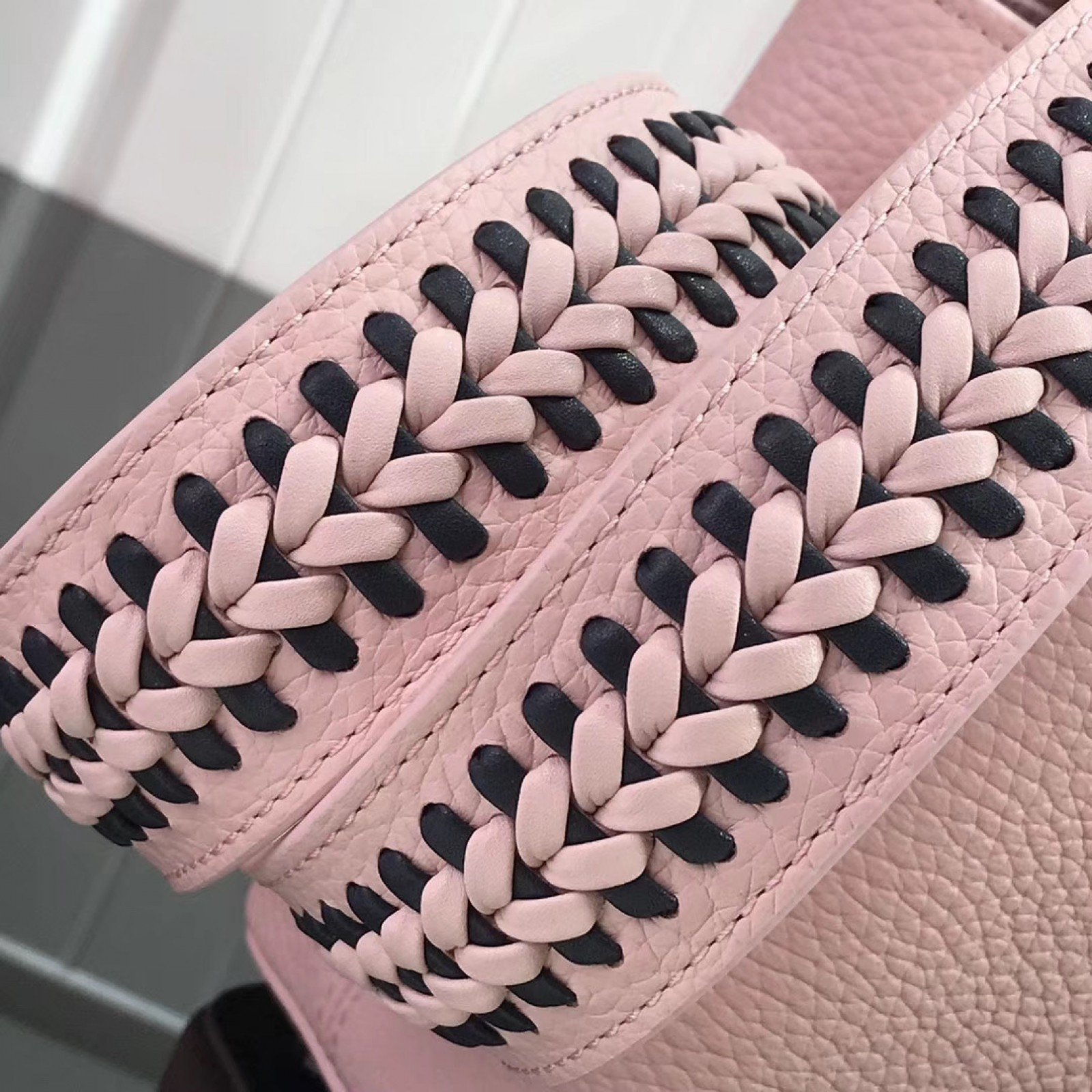 LV CAPUCINES BB M55236