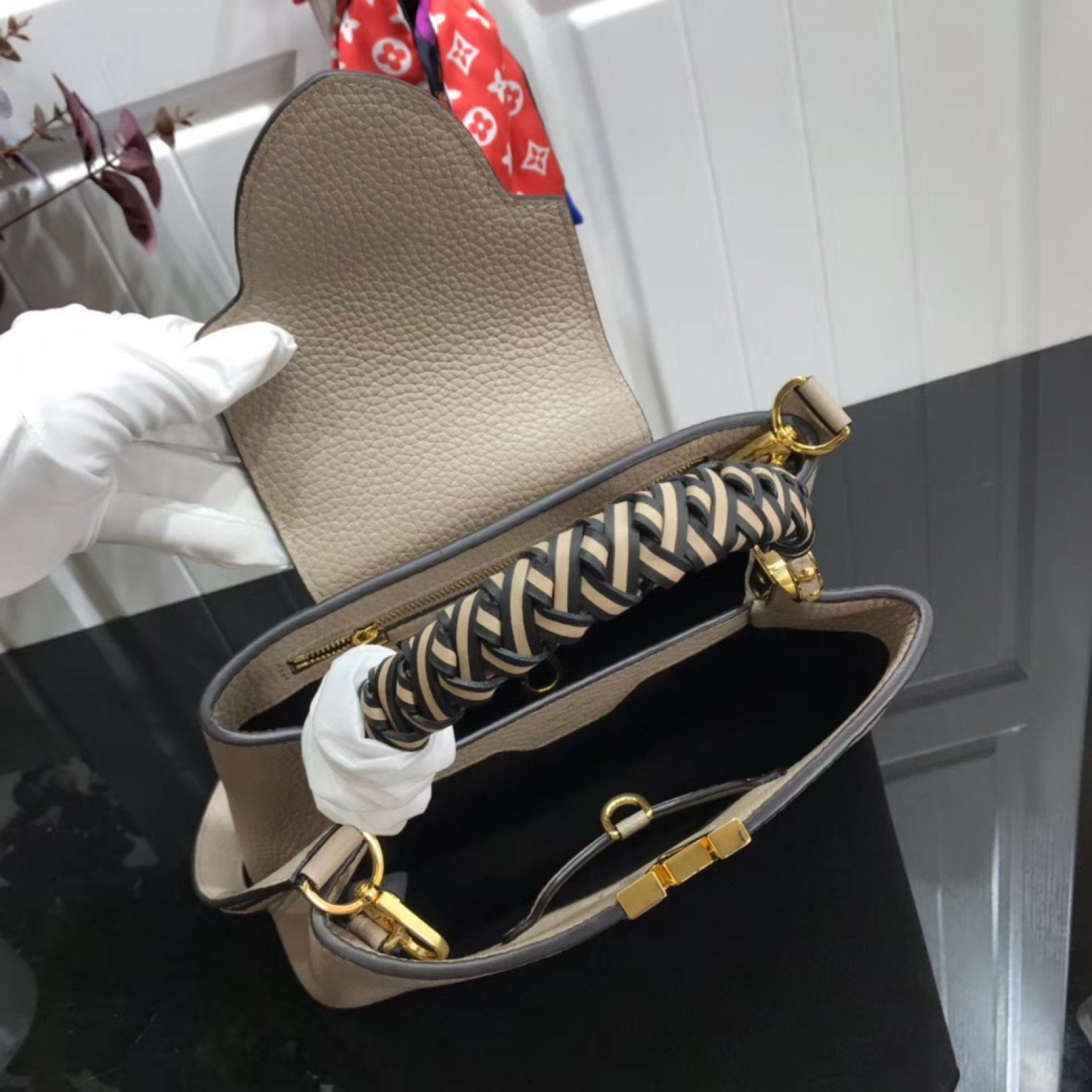 LV CAPUCINES BB M55236