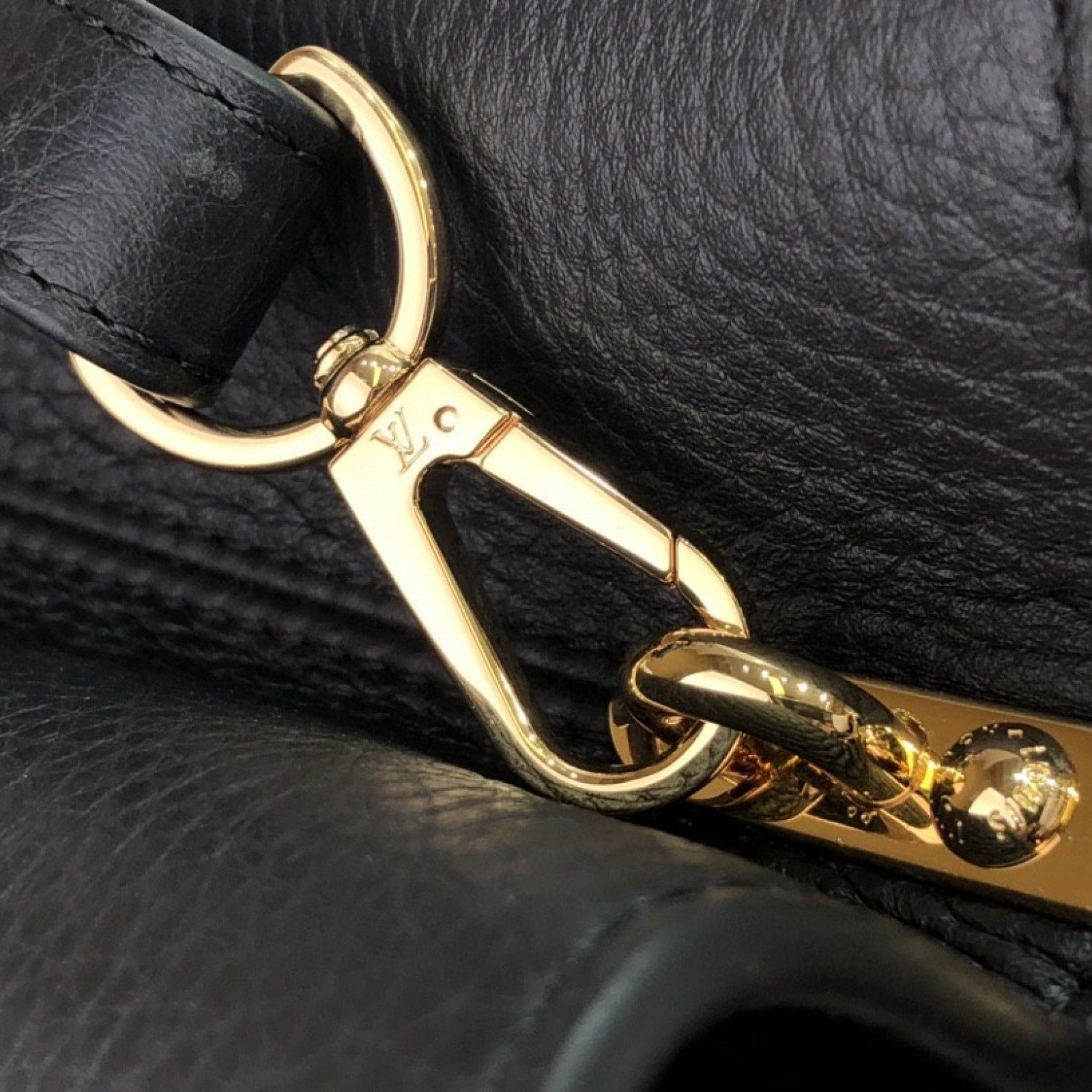 LV CAPUCINES BB M58720