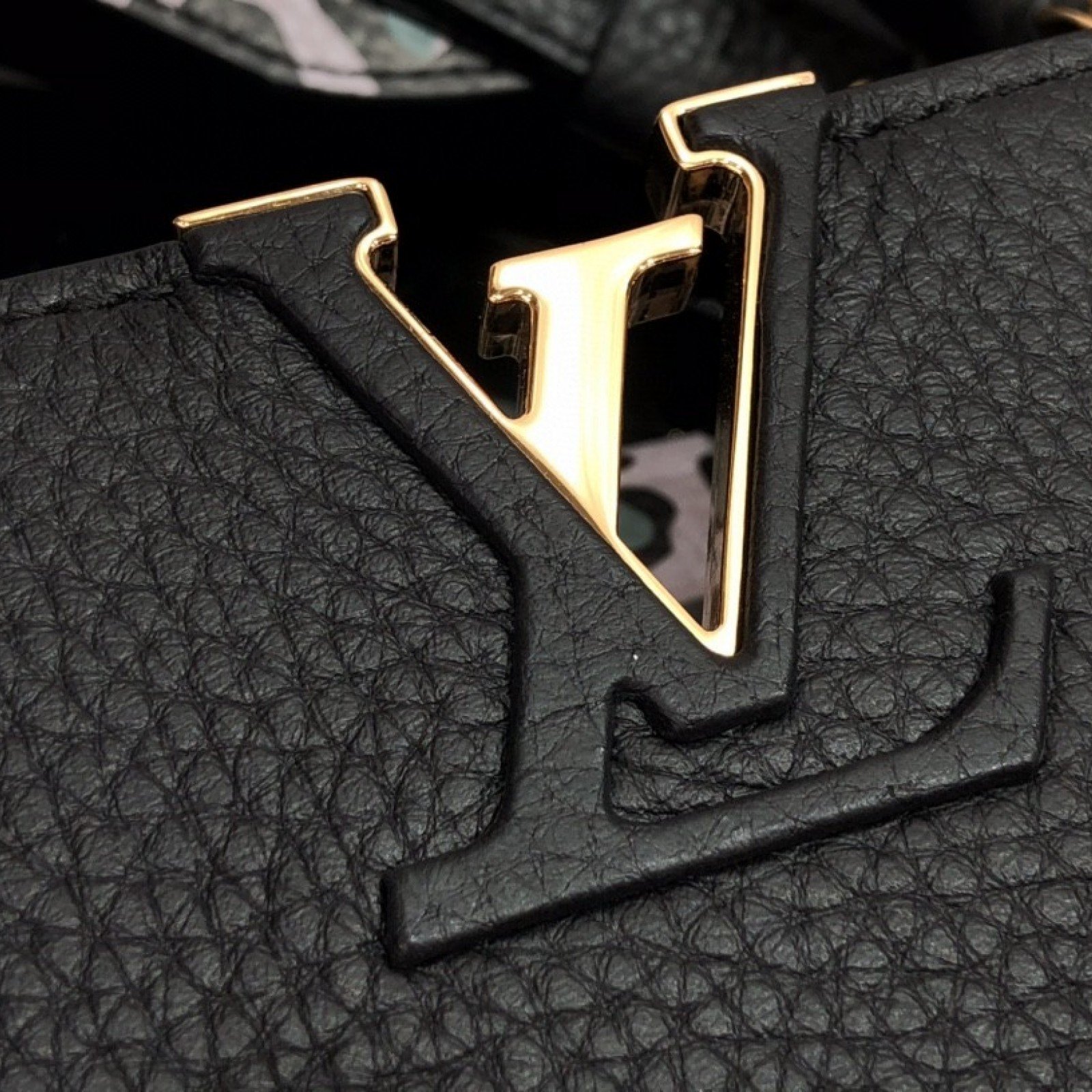 LV CAPUCINES BB M58720