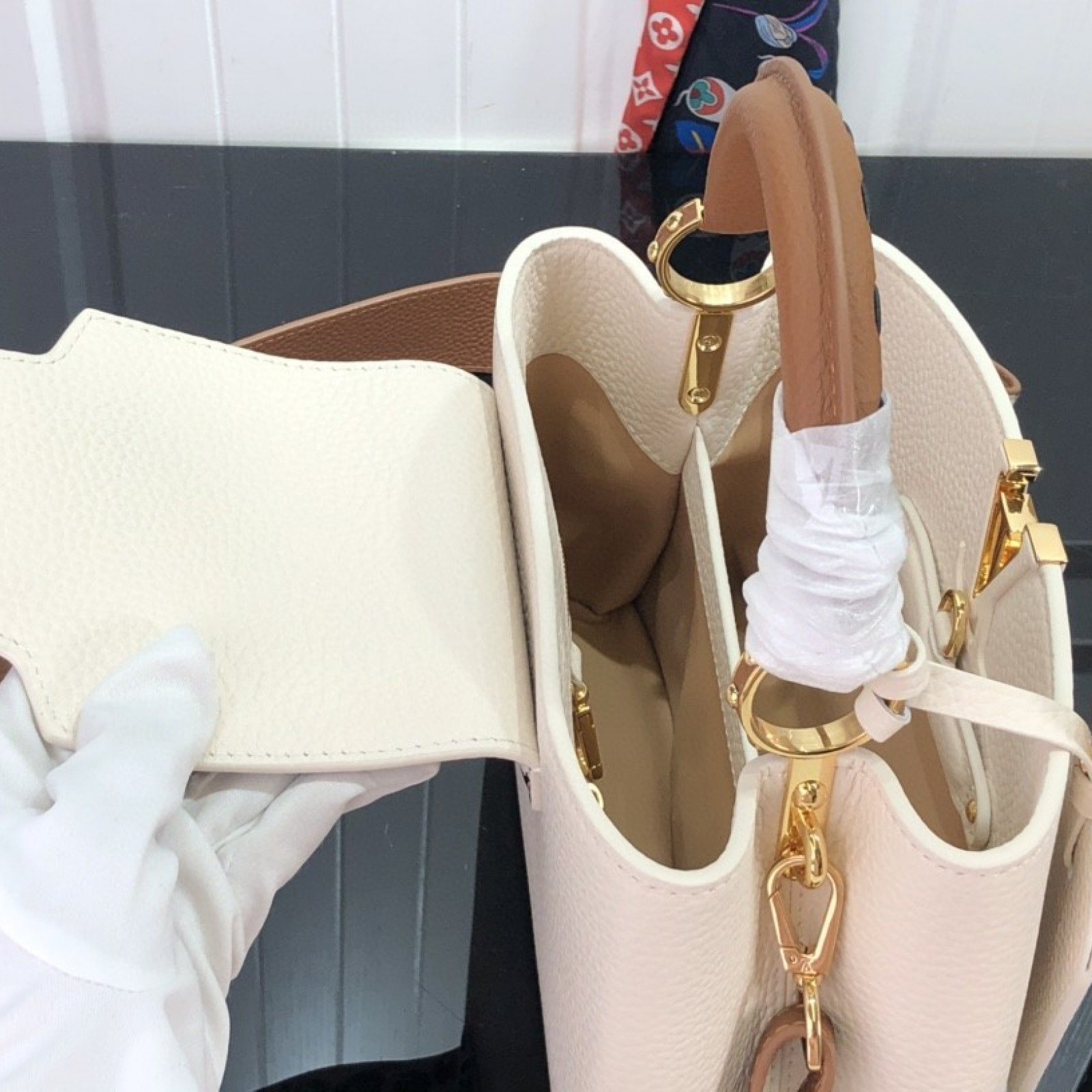 LV CAPUCINES BB M58720